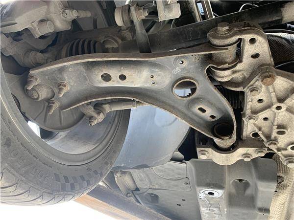 Brazo suspension del. dcho. volkswagen no hay datos