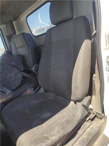 Asiento del. izdo. nissan cabstar