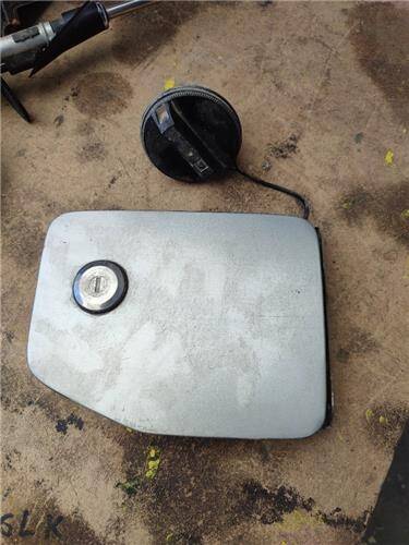 Tapa exterior combustible nissan navara caja/chasis (d22)