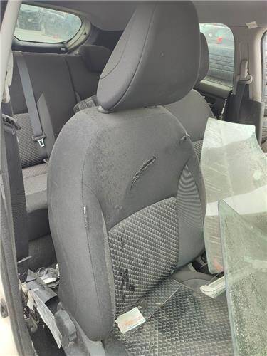 Asiento del. dcho. nissan no hay datos