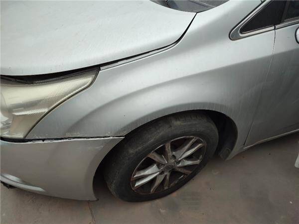 Aleta del. izda. toyota avensis (t27)(2008->)