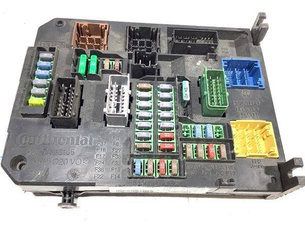 Caja fusibles/rele peugeot 308 (2013->)