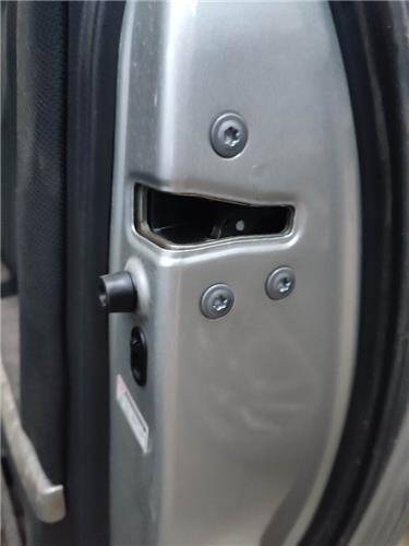 Cerradura puerta tra. dcha. toyota corolla verso (r1)(2004->)