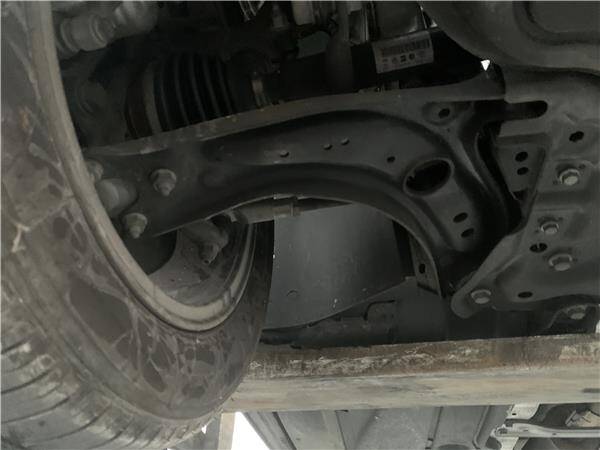 Brazo inferior del. dcho. volkswagen no hay datos