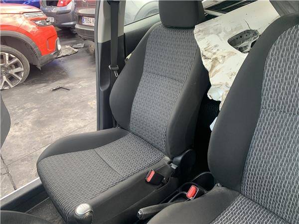 Asiento del. dcho. toyota no hay datos