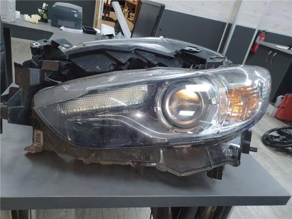 Faro del. izdo. mazda no hay datos