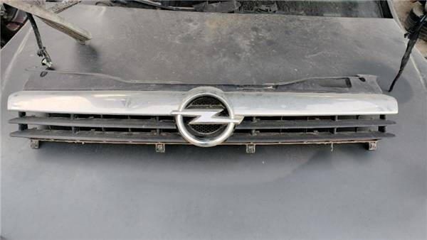 Rejilla capo opel astra h berlina (2004->)