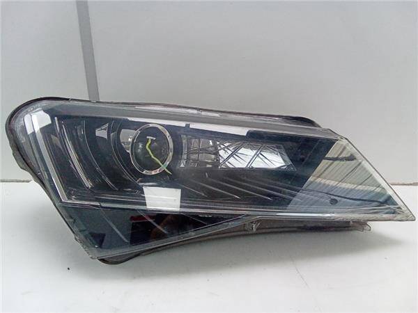 Faro del. dcho skoda superb berlina (3v3)(03.2015->)