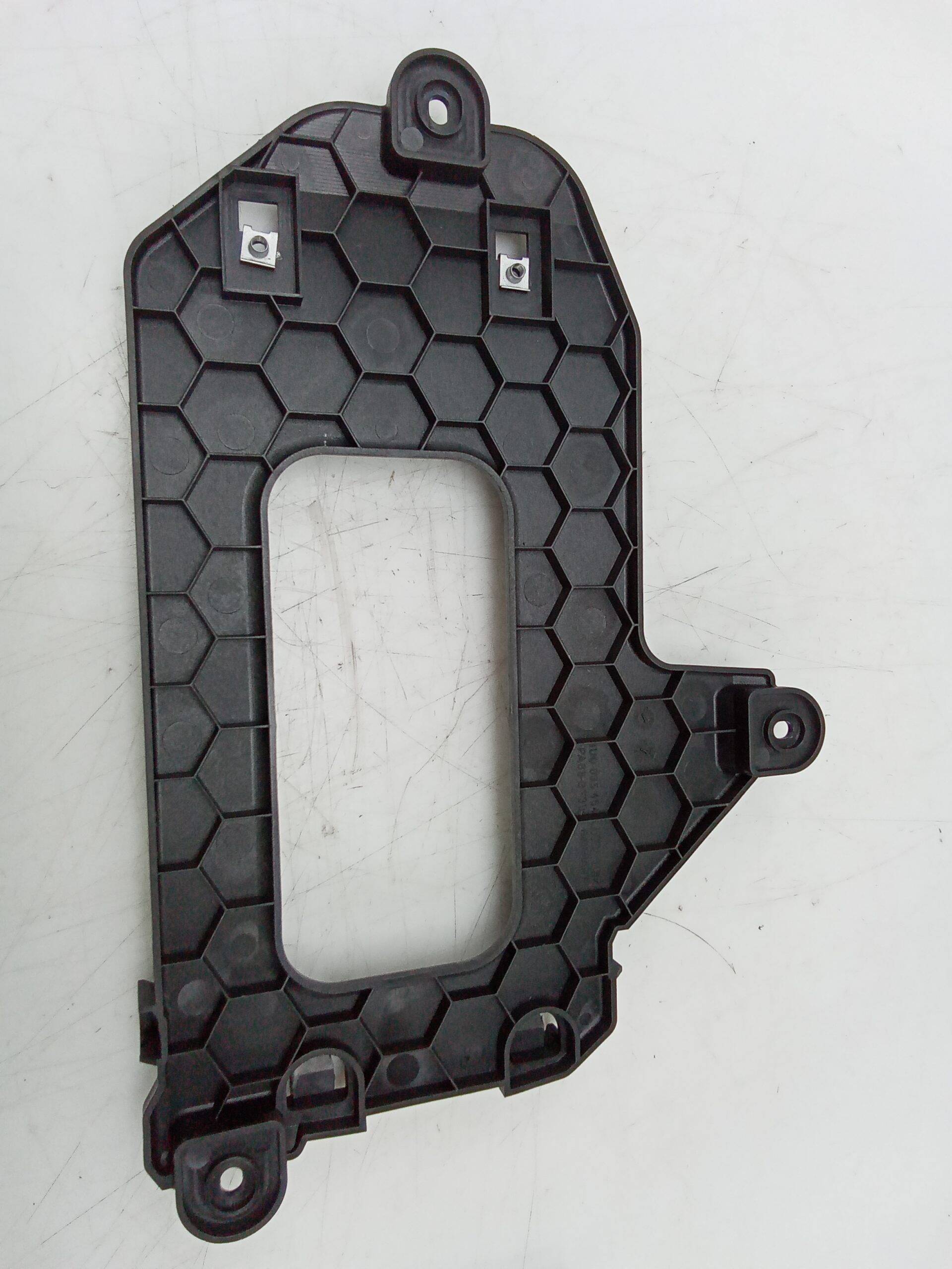 Soporte amplificador audio audi q3 (8ub)(06.2011->)