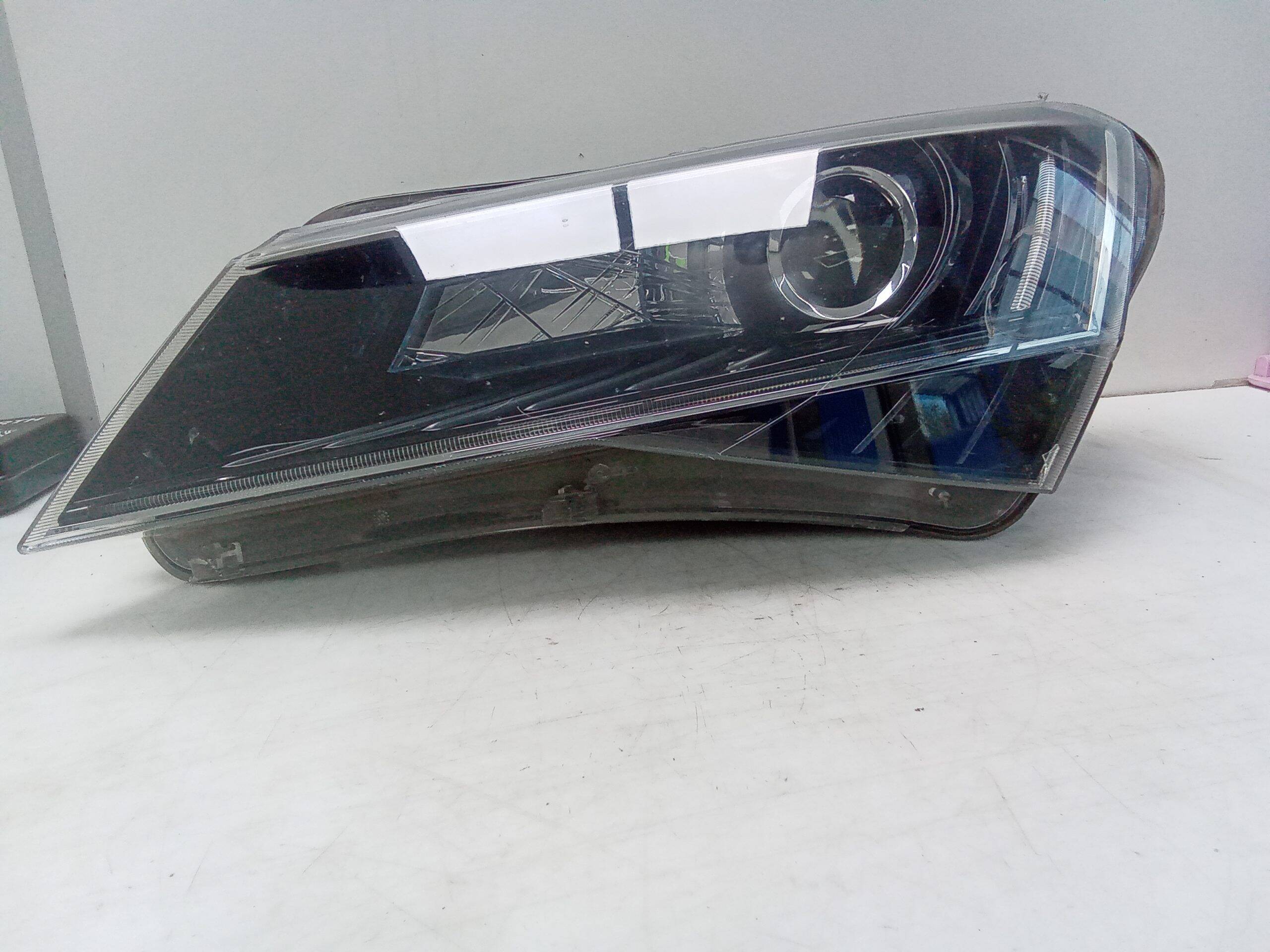 Faro izquierdo skoda superb berlina (3v3)(03.2015->)