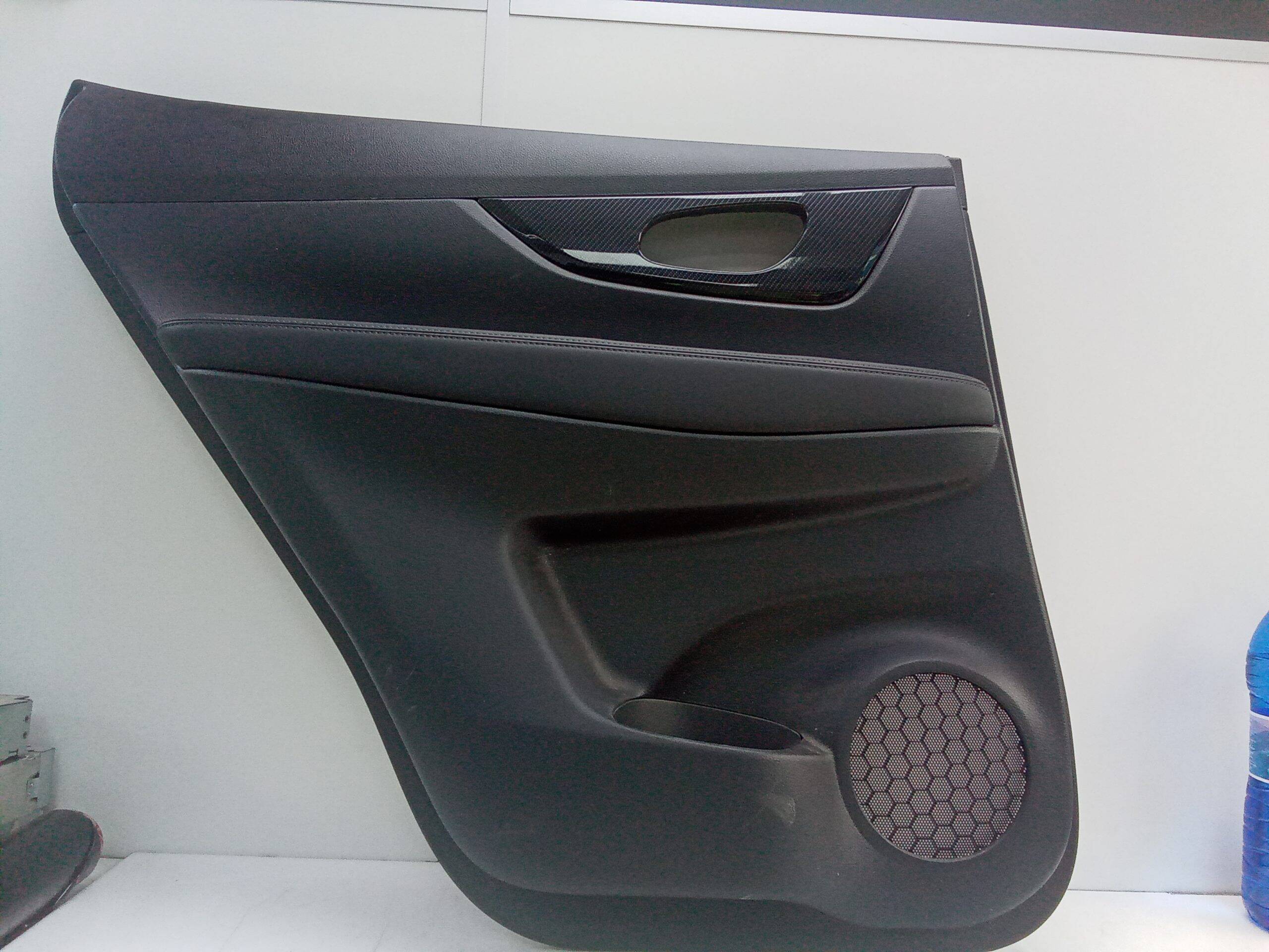 Guarnecido puerta lateral izquierda nissan x-trail iii (t32)(04.2014->)