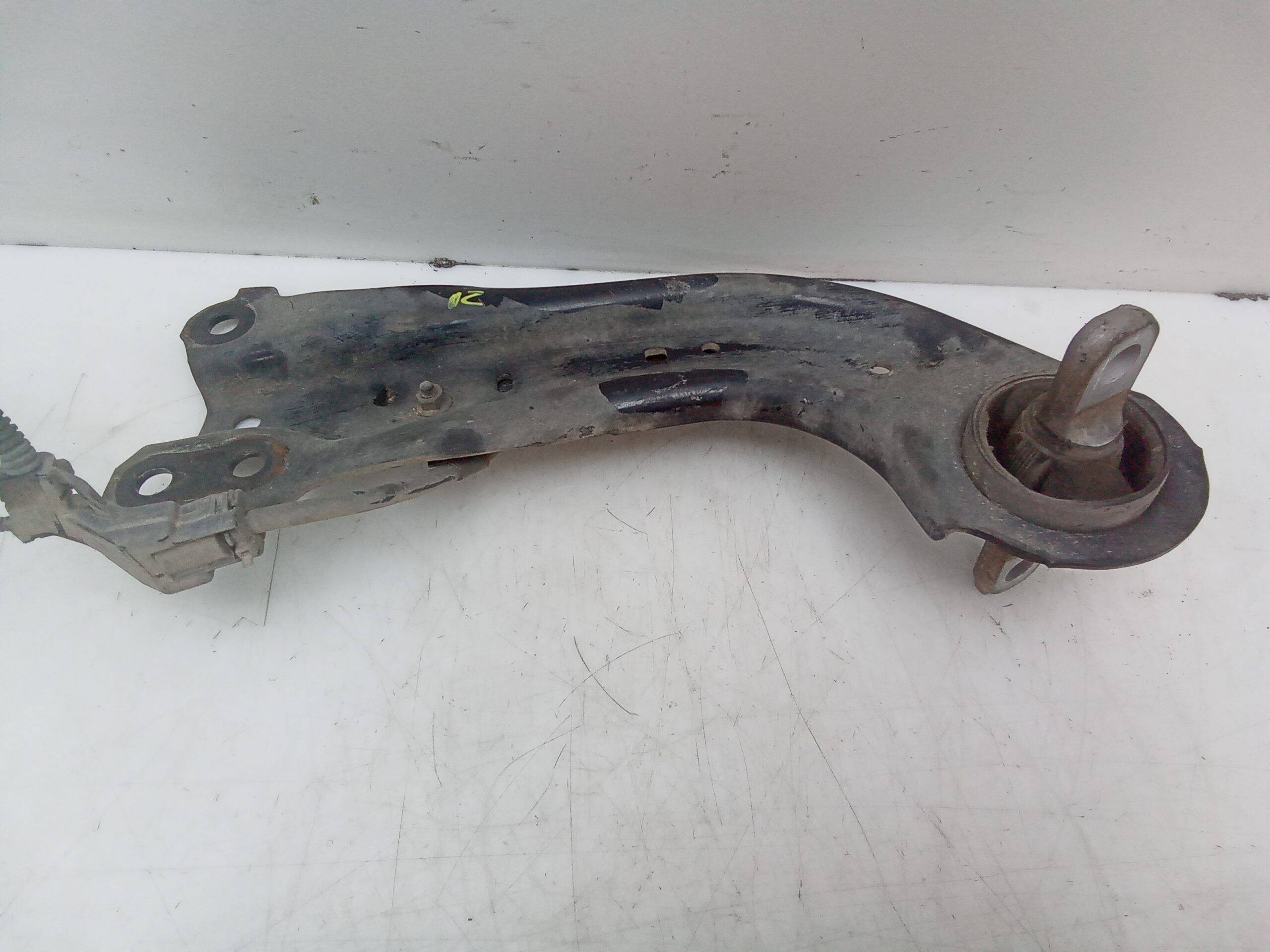 Brazo suspension inferior trasero izquierdo toyota rav4 (2019->)