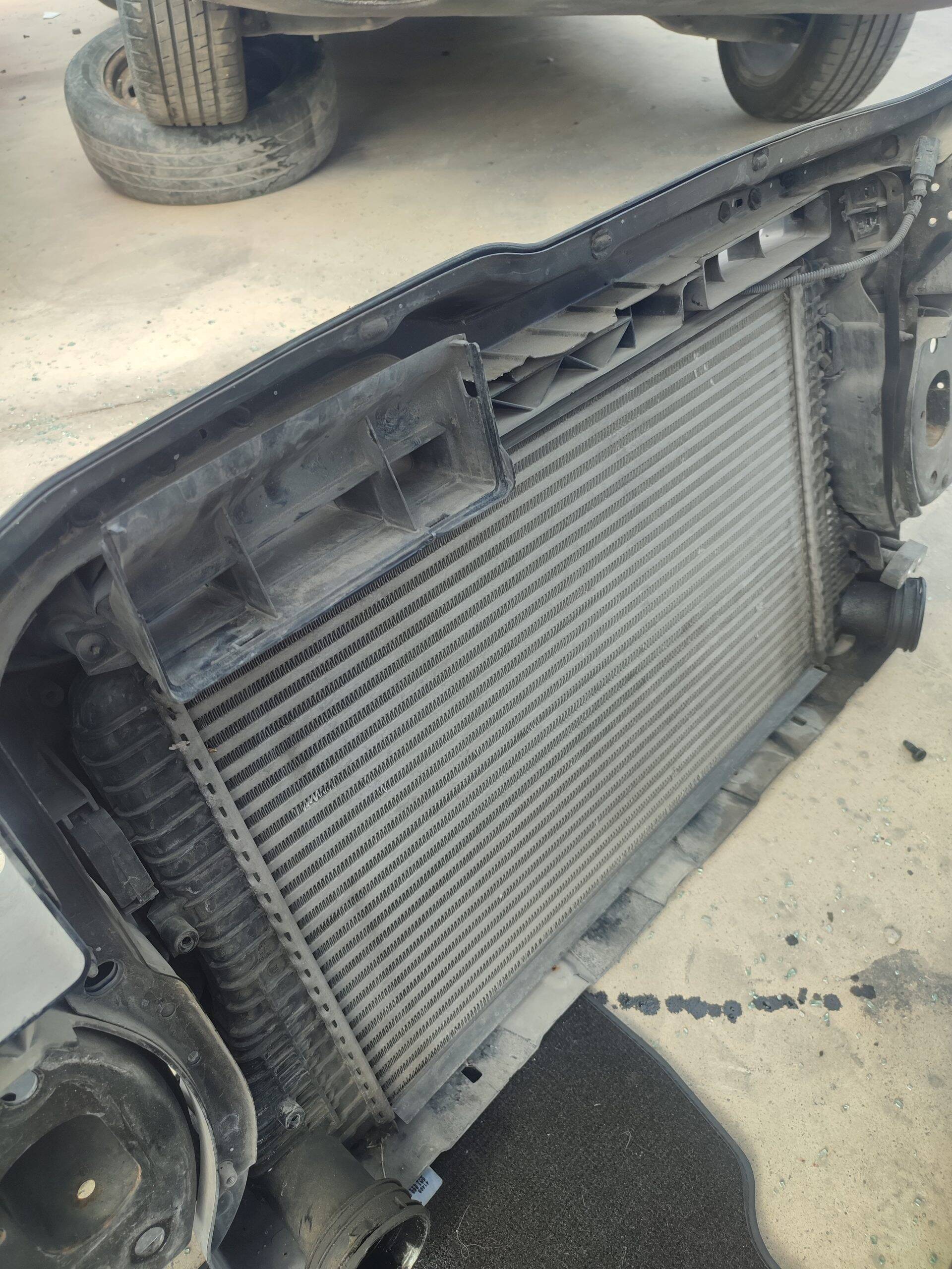 Radiador intercooler volkswagen golf v (1k1)(2003->)