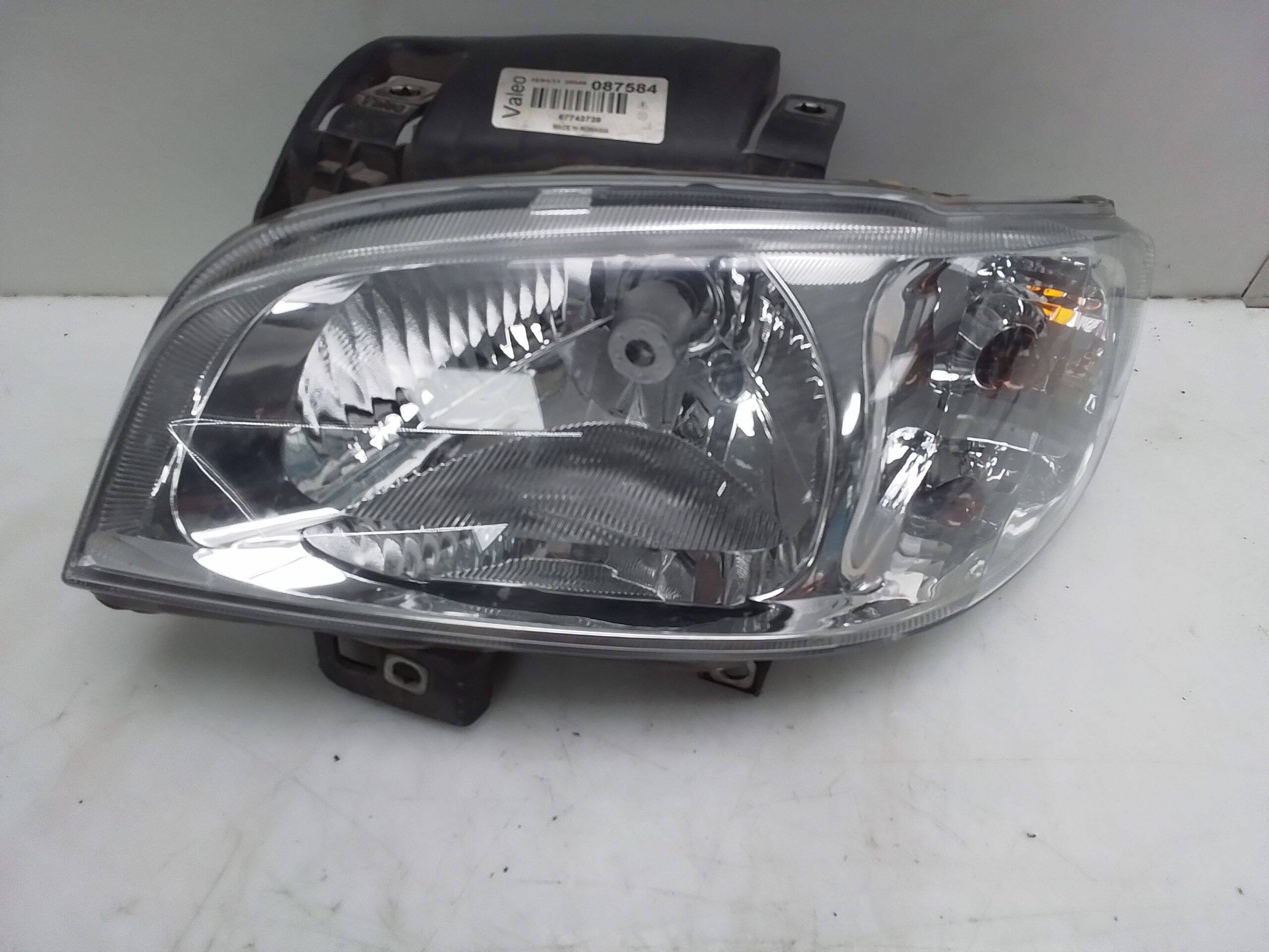 Faro izquierdo seat ibiza (6l1)(04.2002->)