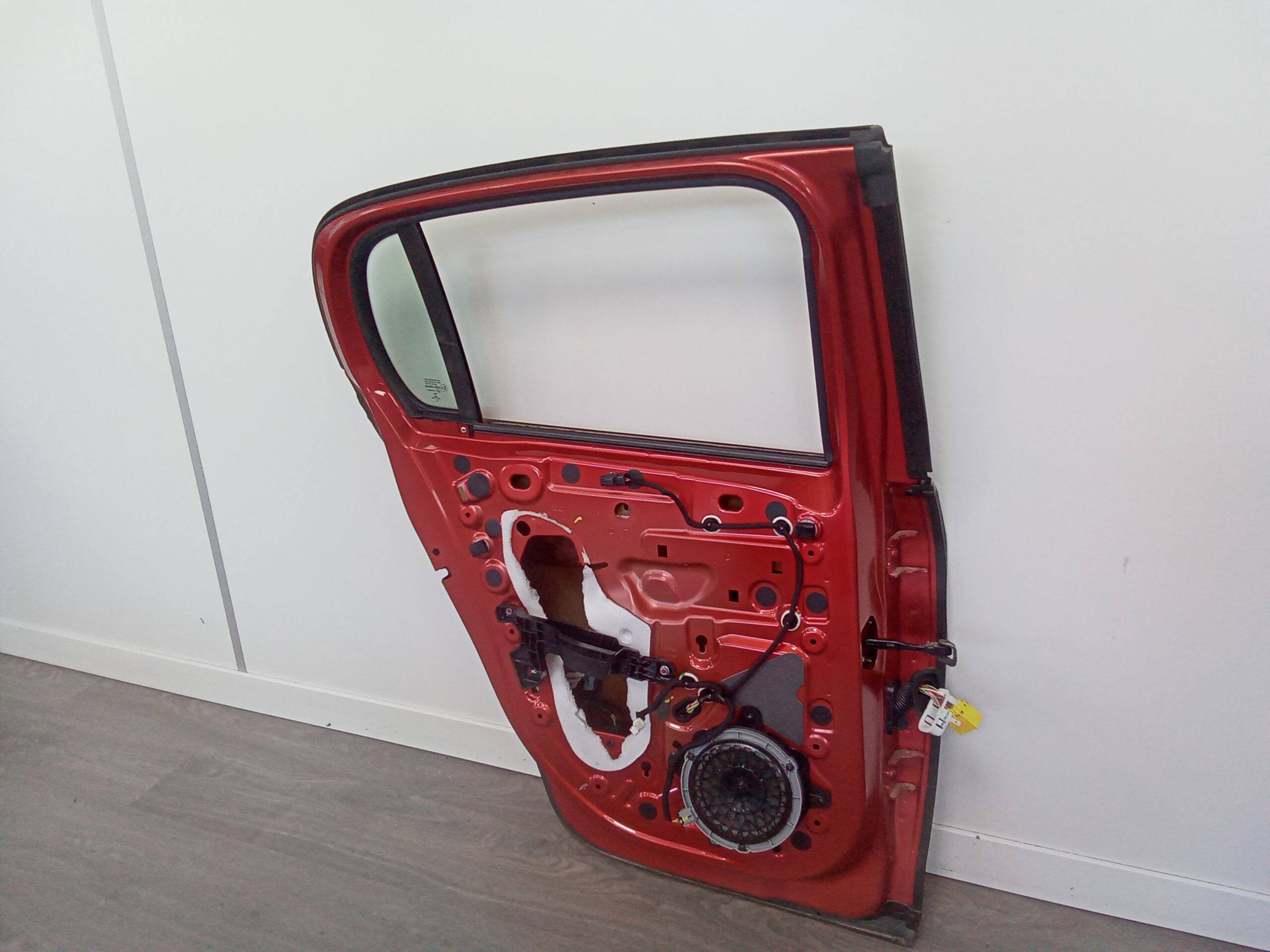 Puerta trasera izquierda peugeot 208 (p2)(06.2019->)