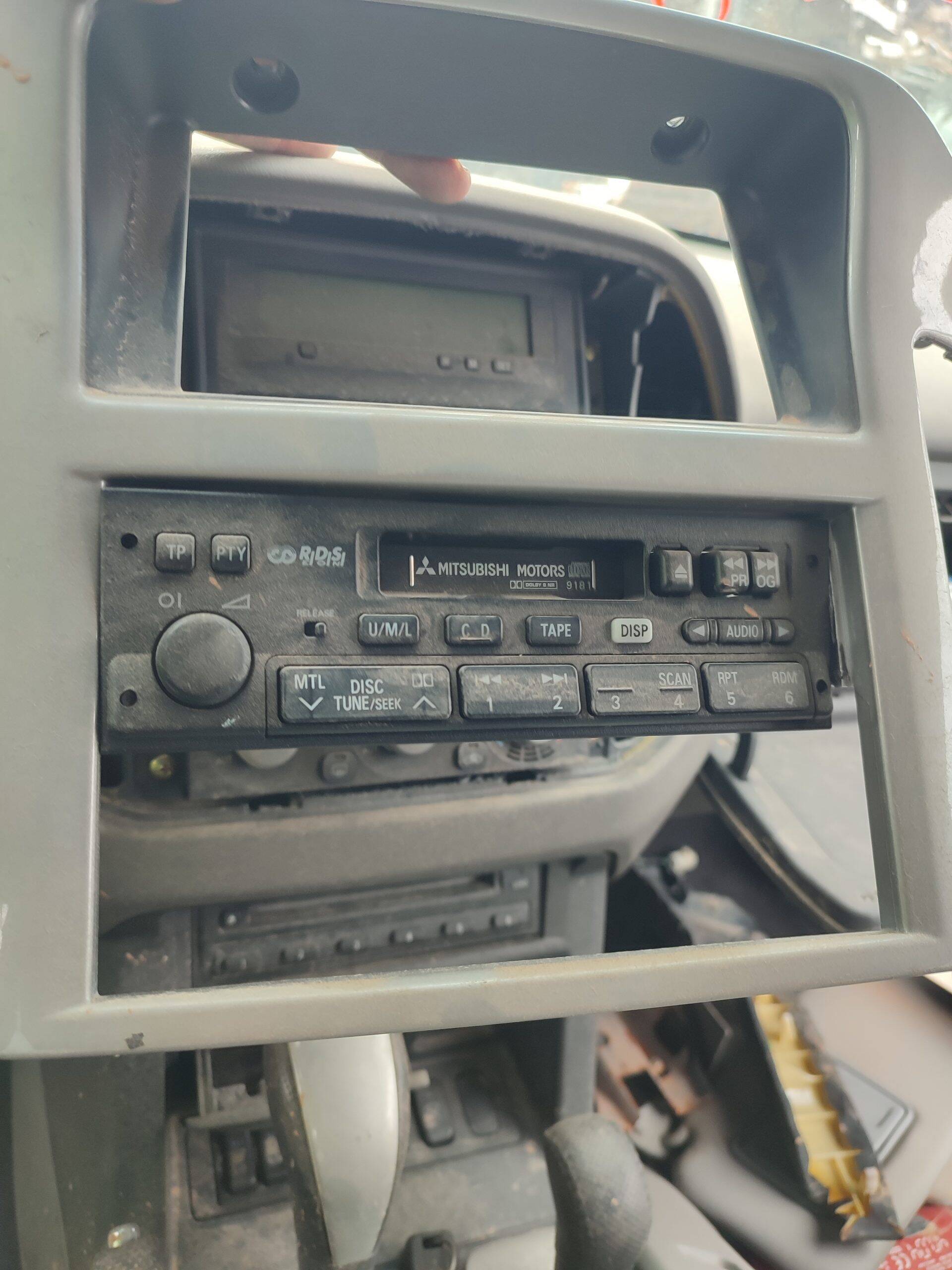 Radio mitsubishi montero (v60/v70)(2000->)