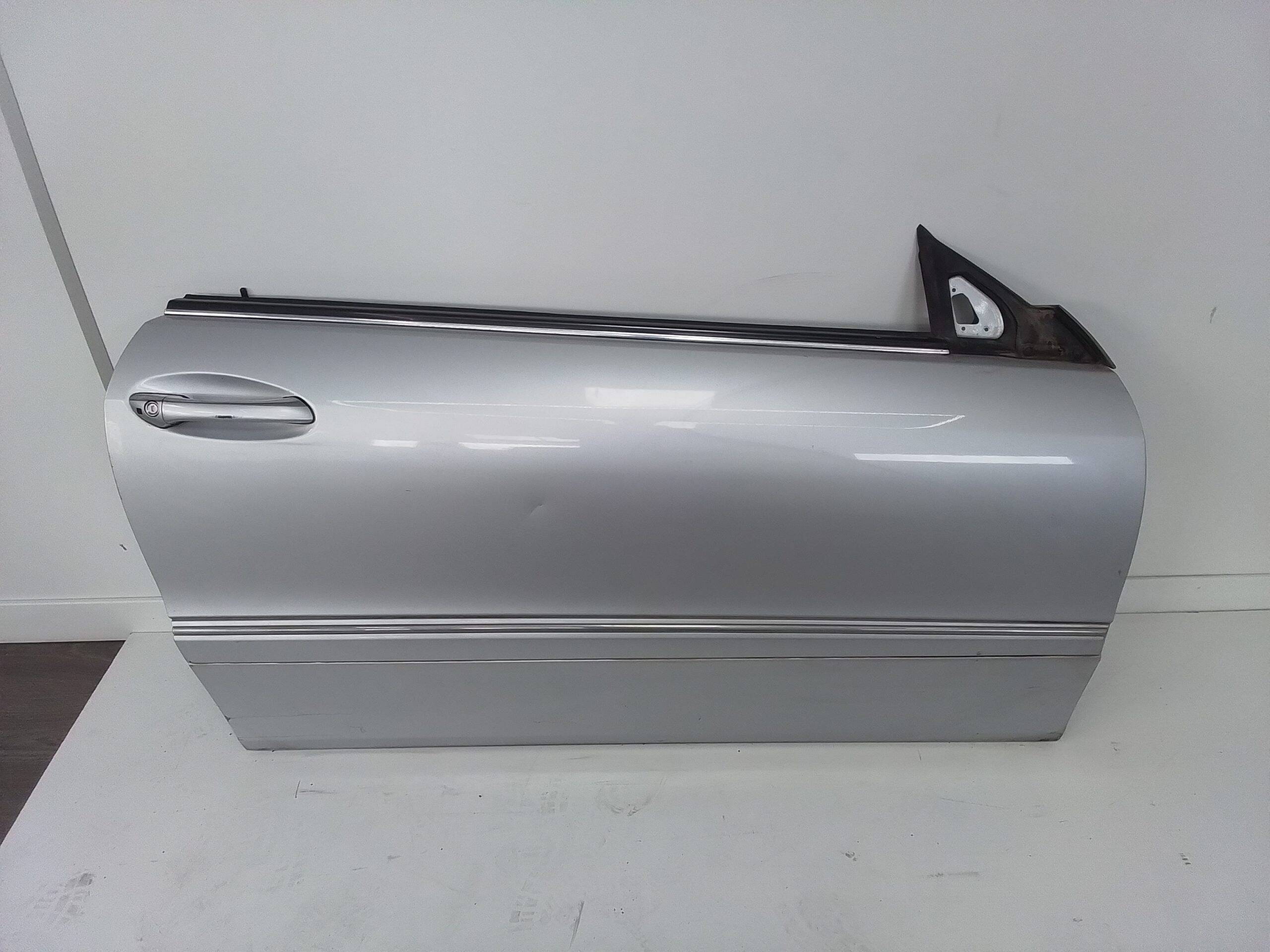 Puerta delantera derecha mercedes-benz clk (bm 209) cabrio (02.2003->)