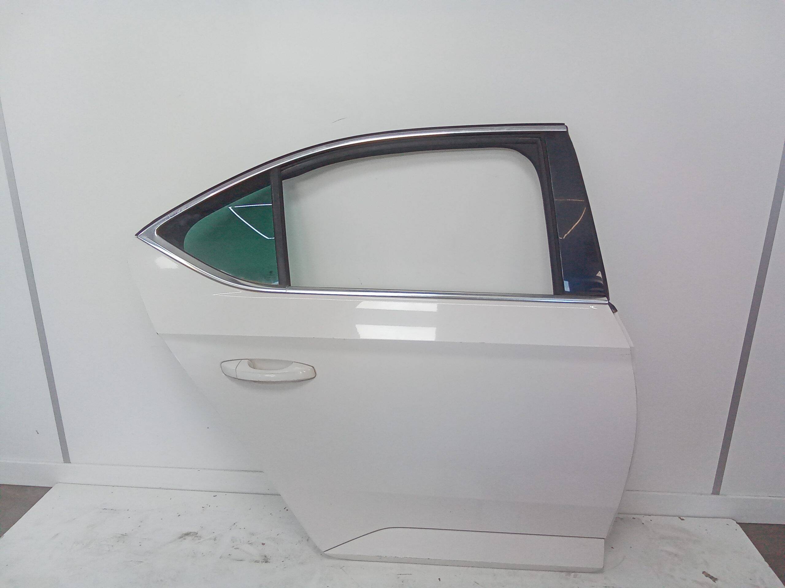 Puerta trasera derecha skoda superb berlina (3v3)(03.2015->)