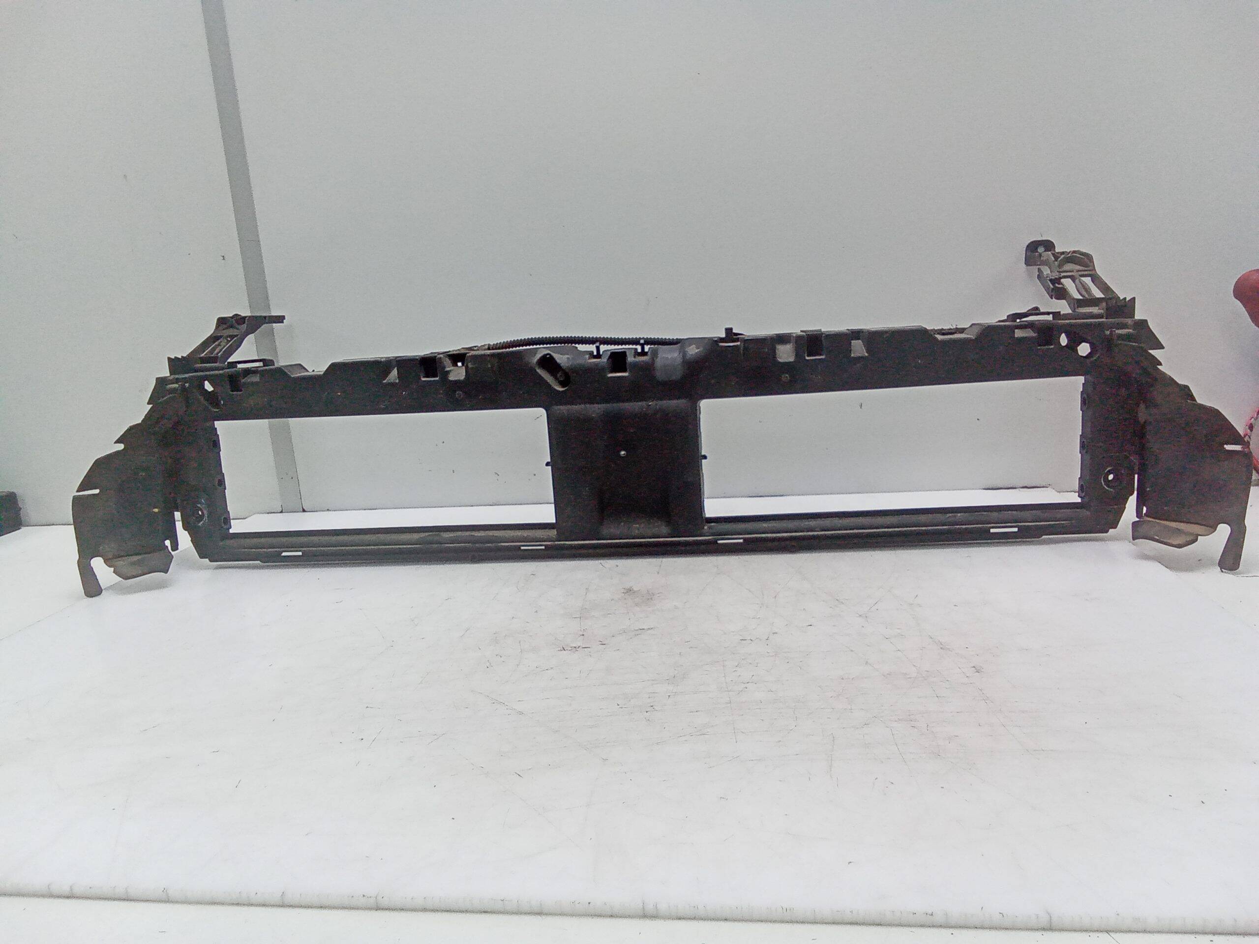 Soporte radiador audi a4 avant (8w5)(08.2015->)