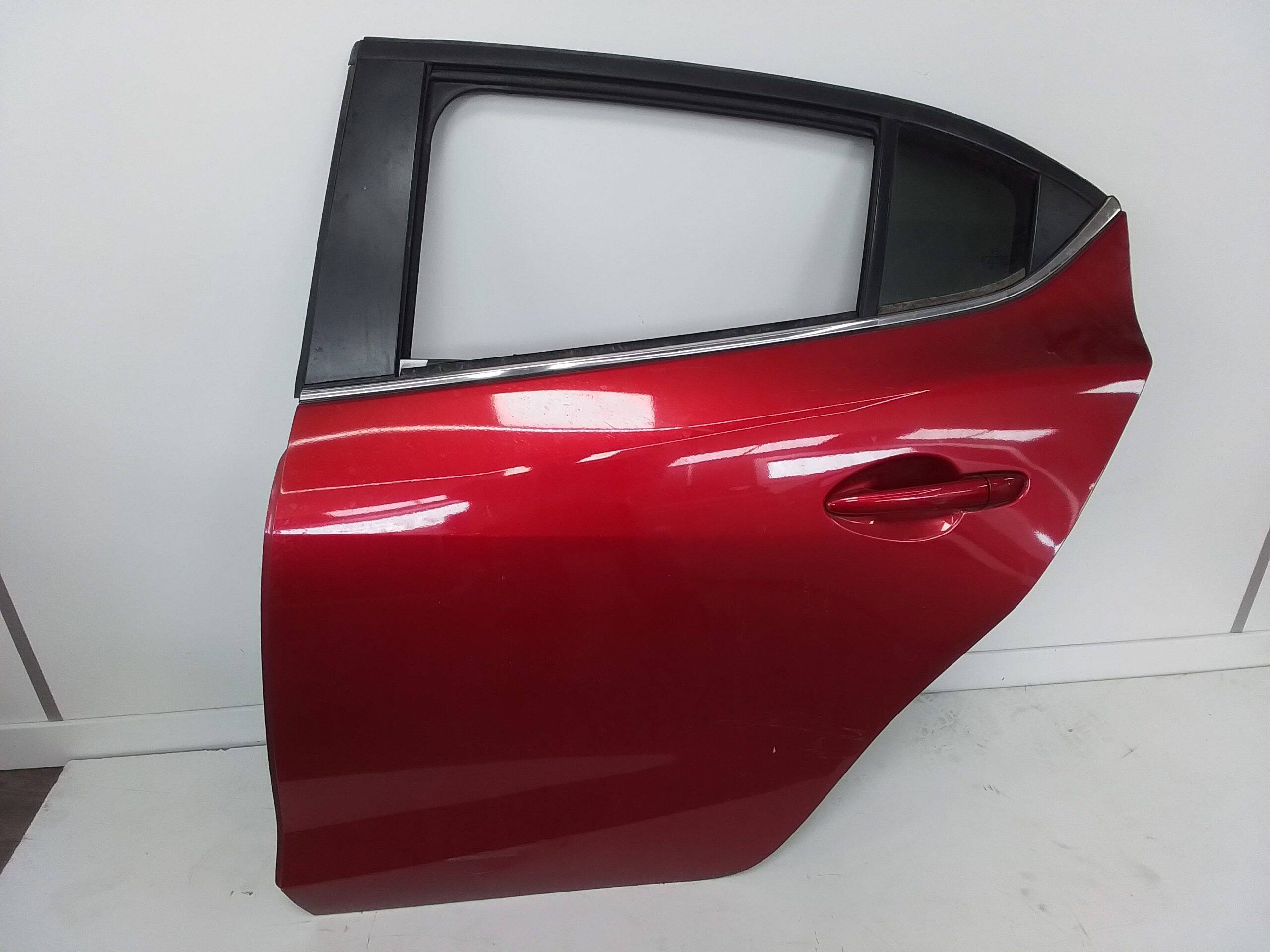 Puerta trasera izquierda mazda 3 berlina / sedán (bm/bn)(07.2013->)