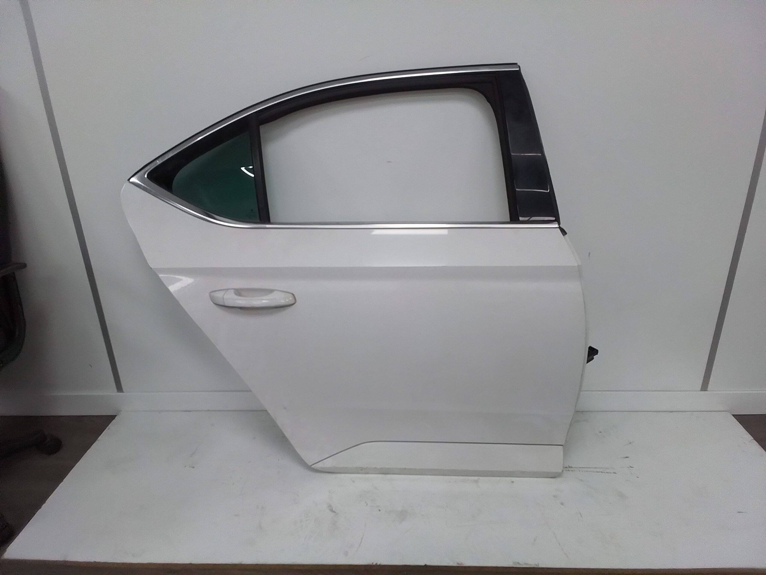 Puerta trasera derecha skoda superb berlina (3v3)(03.2015->)