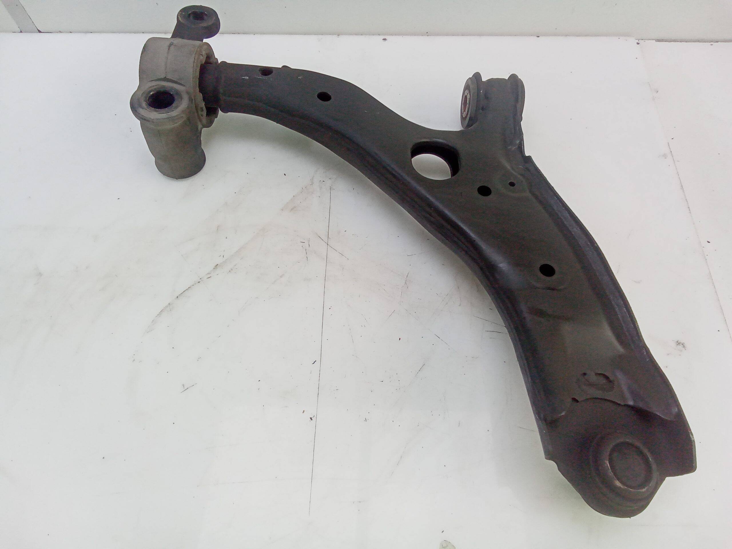 Brazo suspension inferior delantero izquierdo mazda 3 berlina / sedán (bm/bn)(07.2013->)