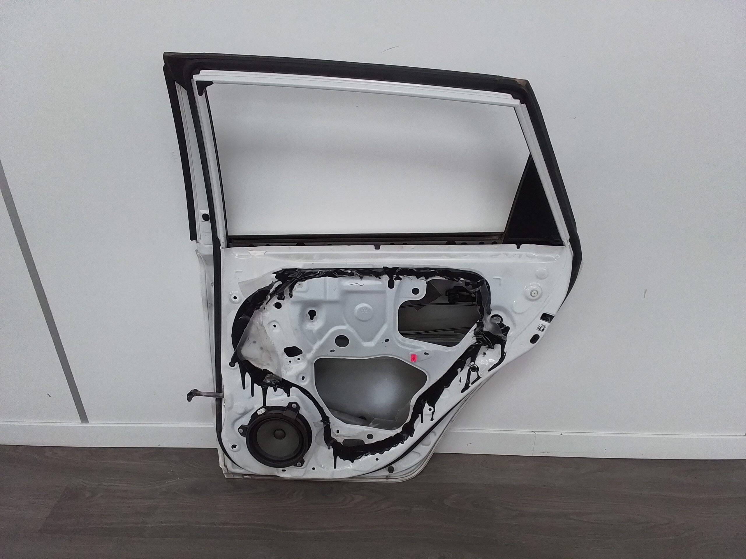 Puerta trasera derecha toyota auris (e18)(10.2012->)