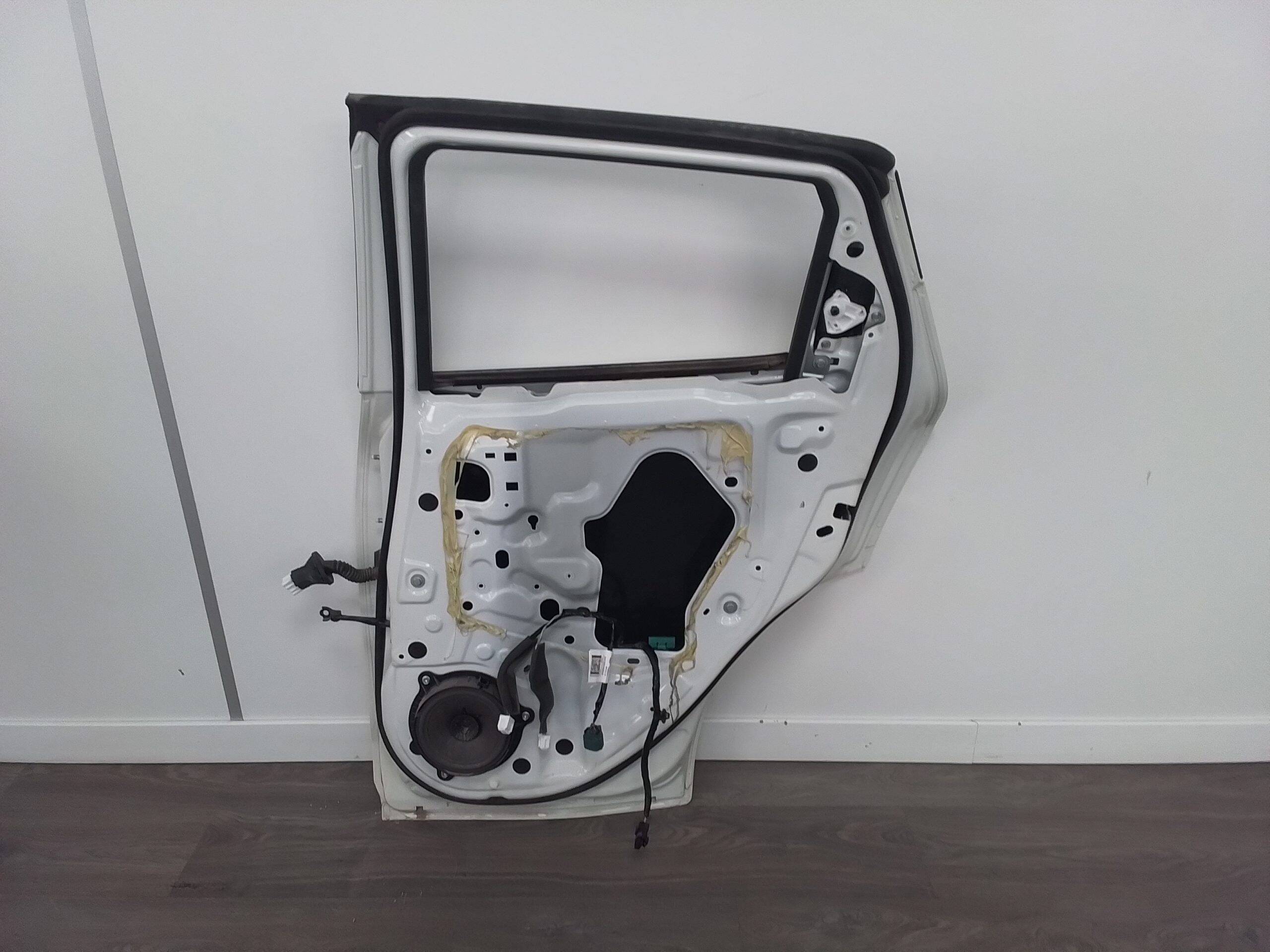 Puerta trasera derecha nissan juke i (f15e)(06.2010->)