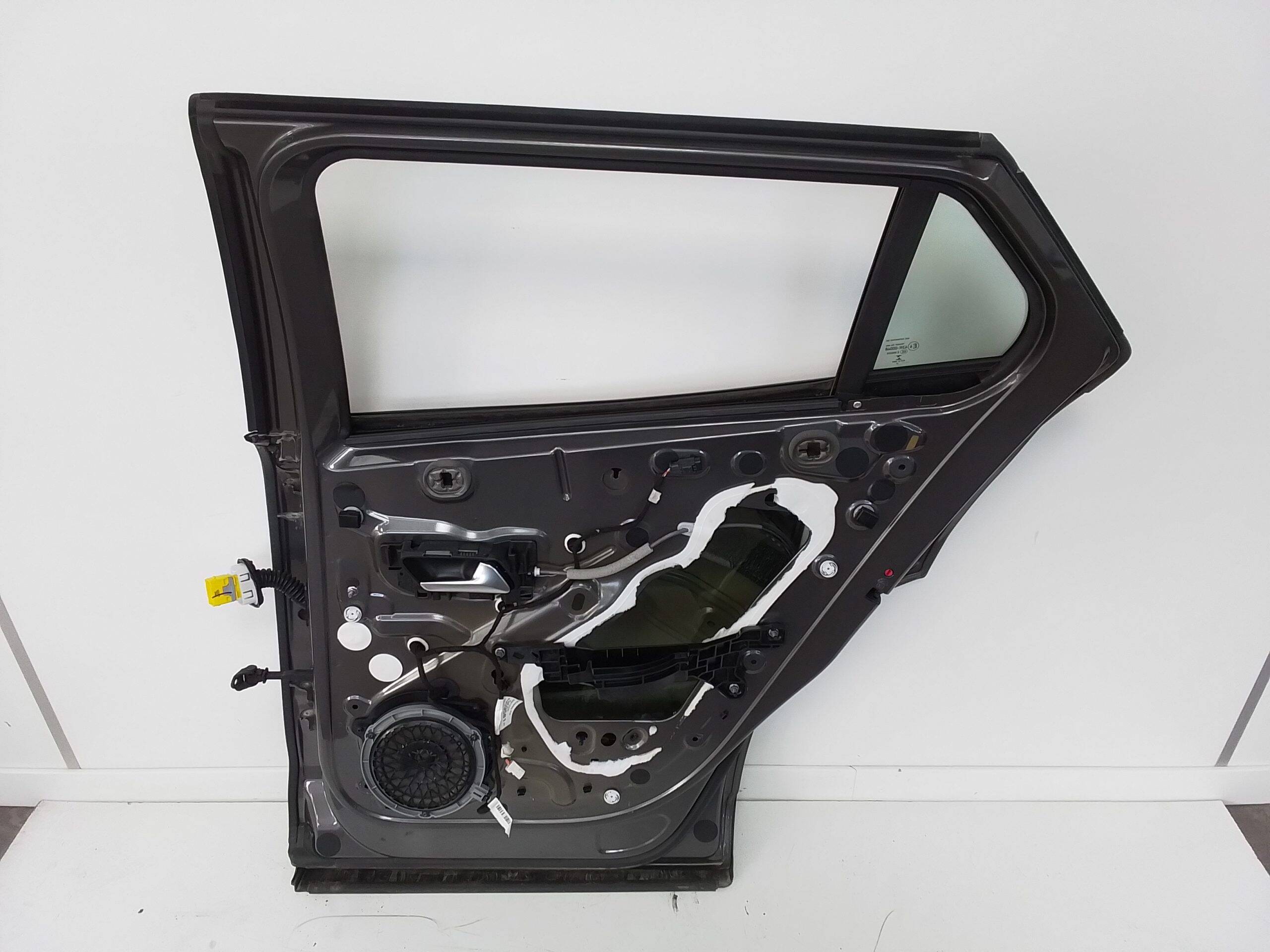 Puerta trasera derecha peugeot 2008 (p1)(11.2019->)