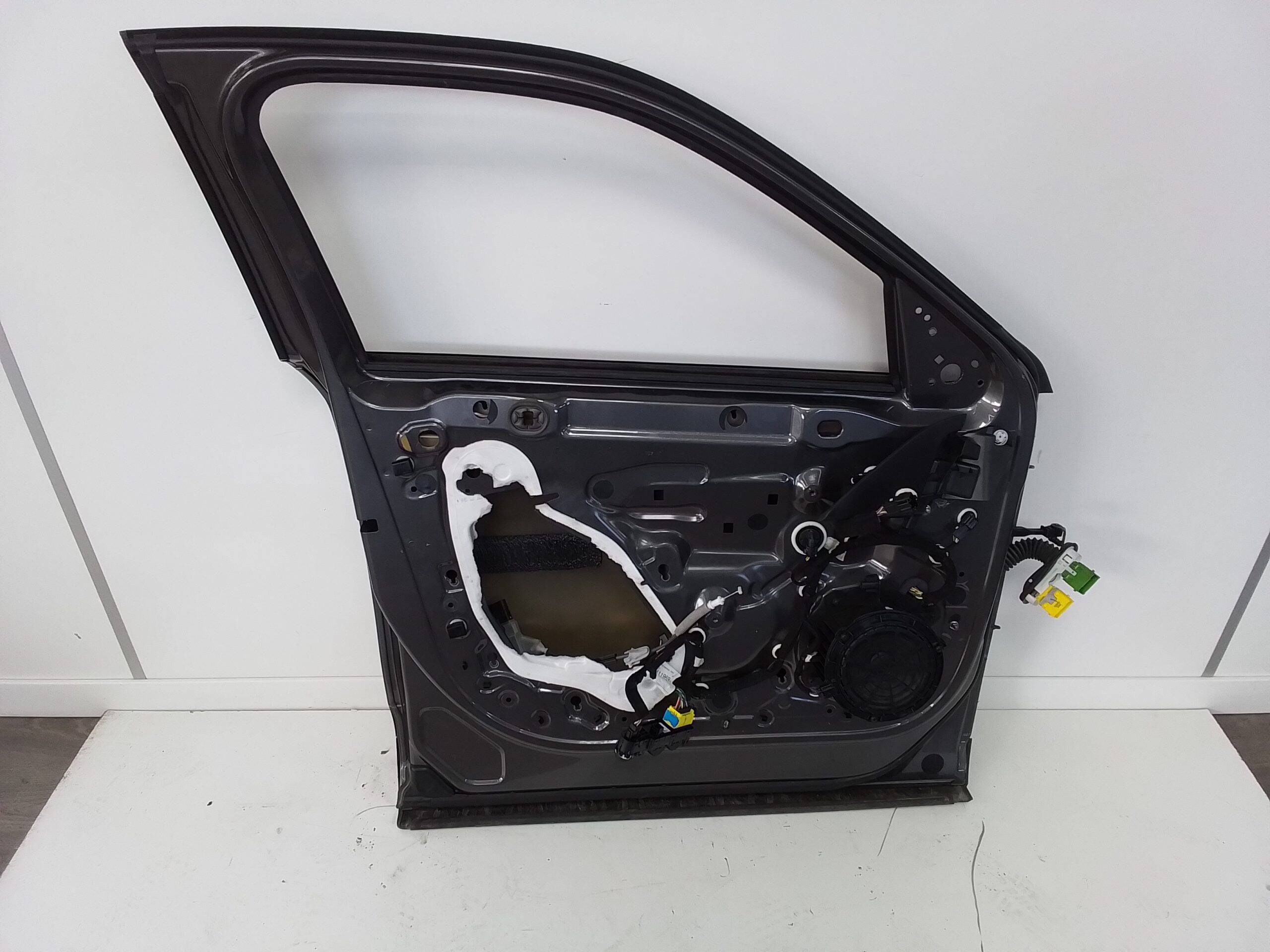 Puerta delantera izquierda peugeot 2008 (p1)(11.2019->)