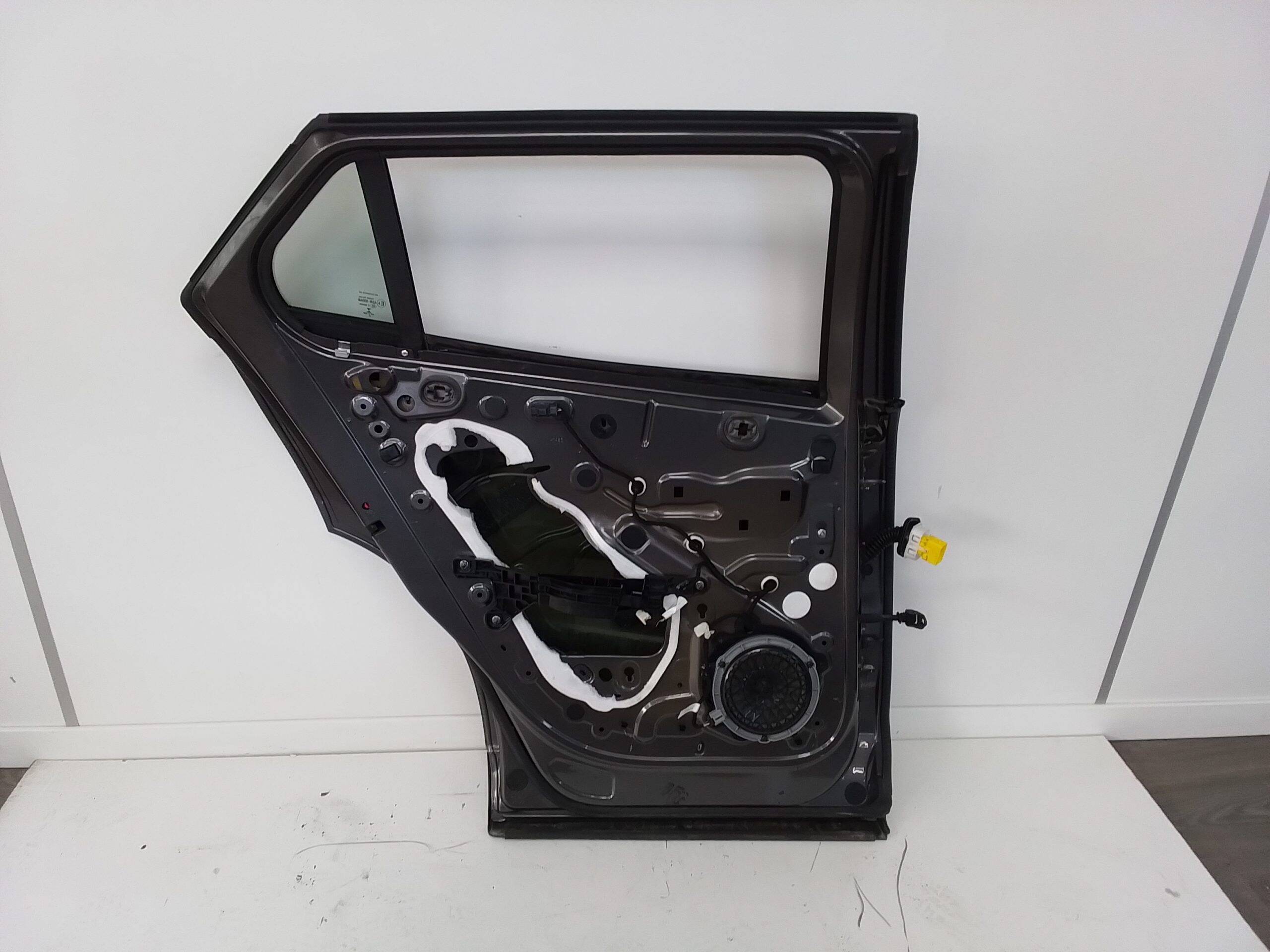 Puerta trasera izquierda peugeot 2008 (p1)(11.2019->)