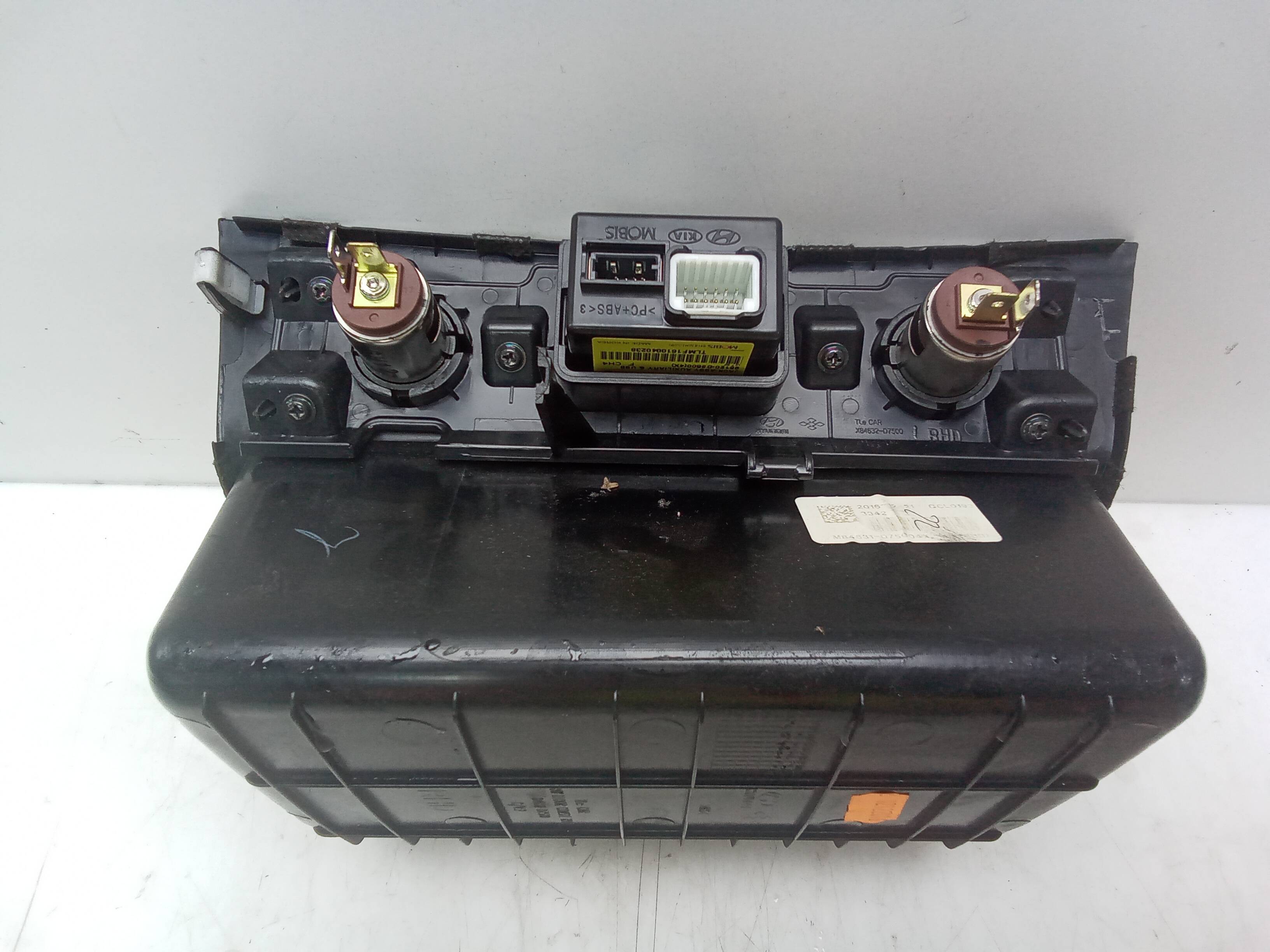 Toma de corriente 12v hyundai tucson (tl)(2014->)