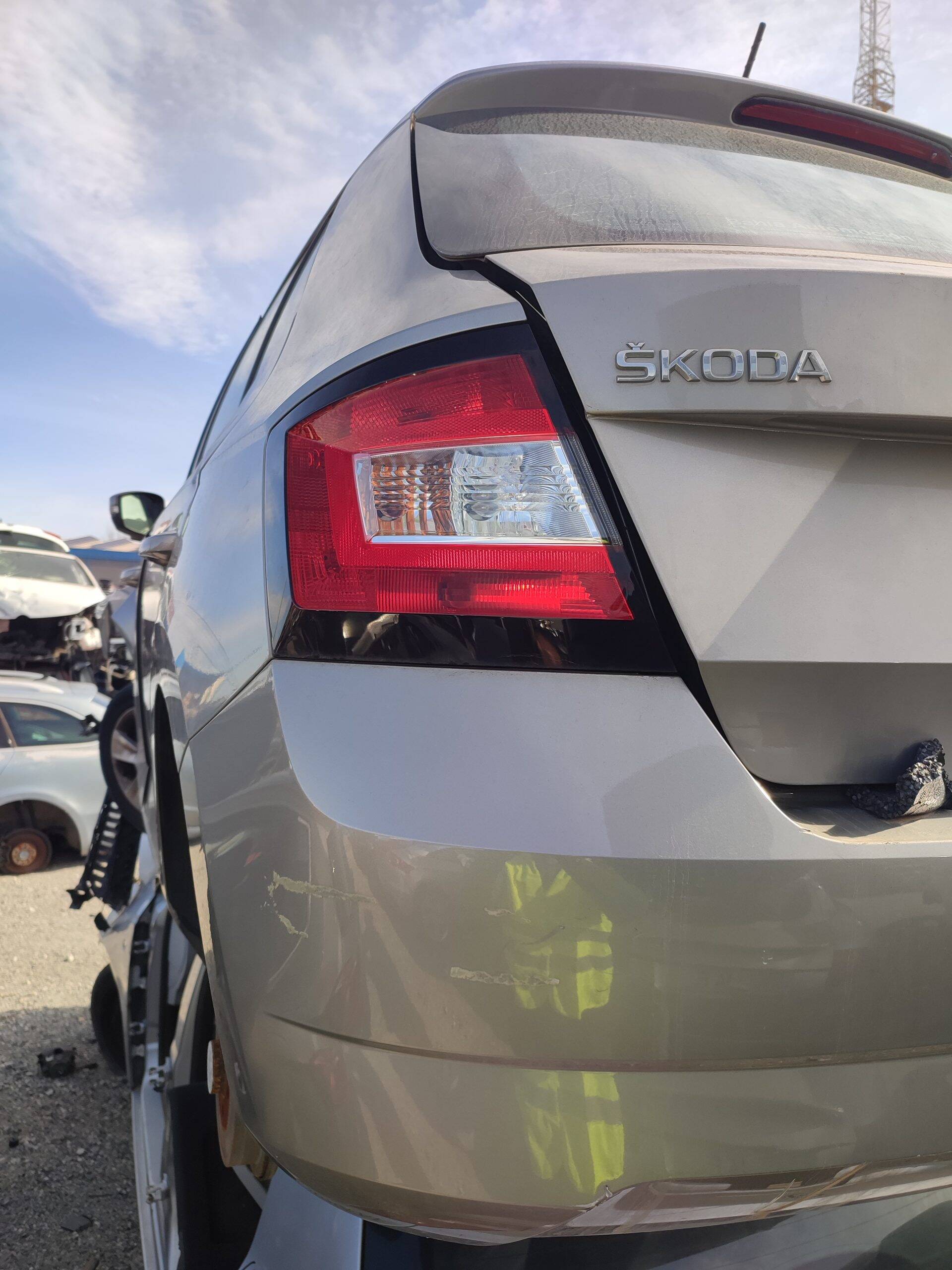 Piloto trasero izquierdo skoda fabia (nj3)(08.2014->)