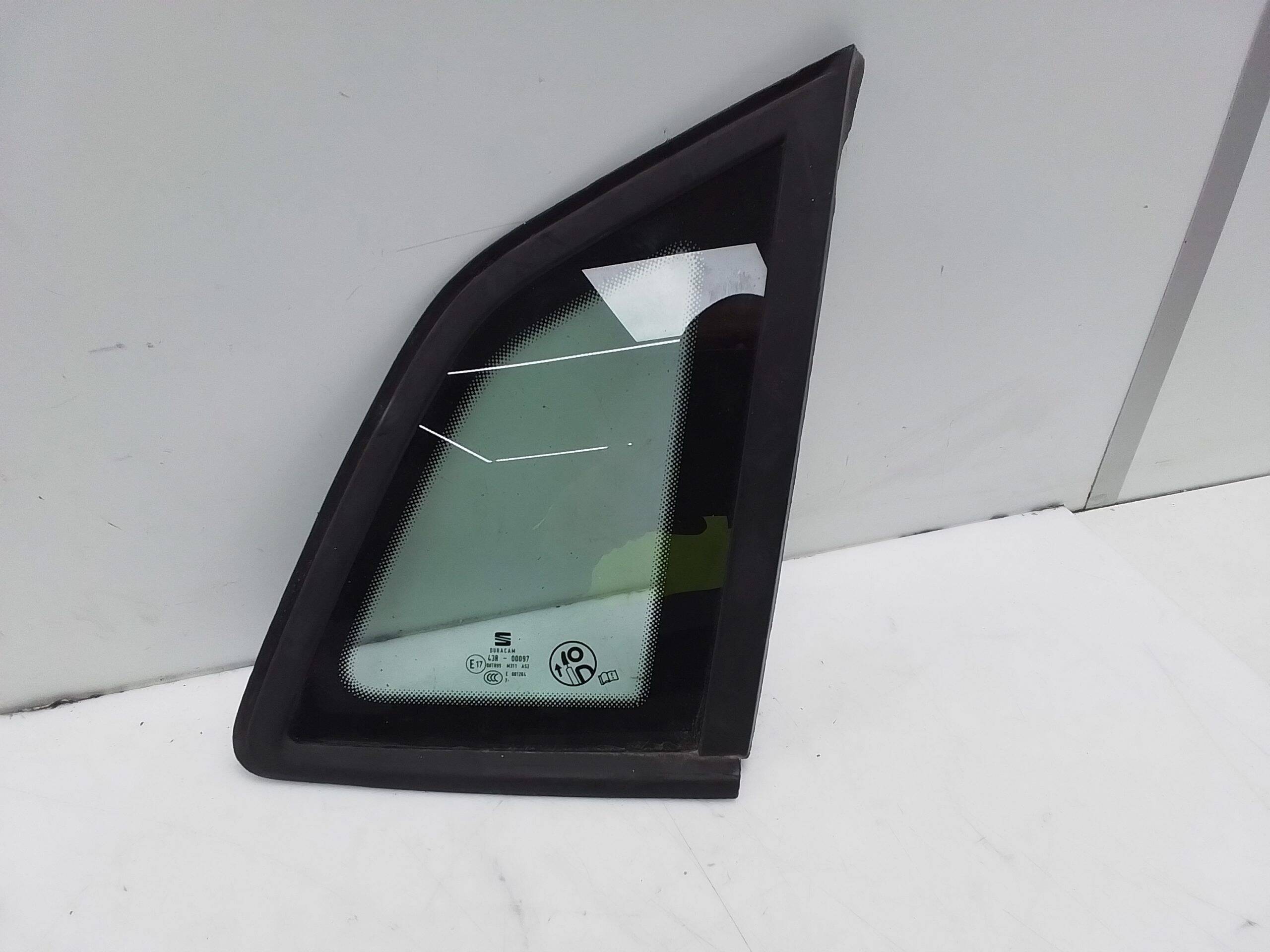 Cristal triangulo trasero derecho seat ibiza (kj1)(2017->)