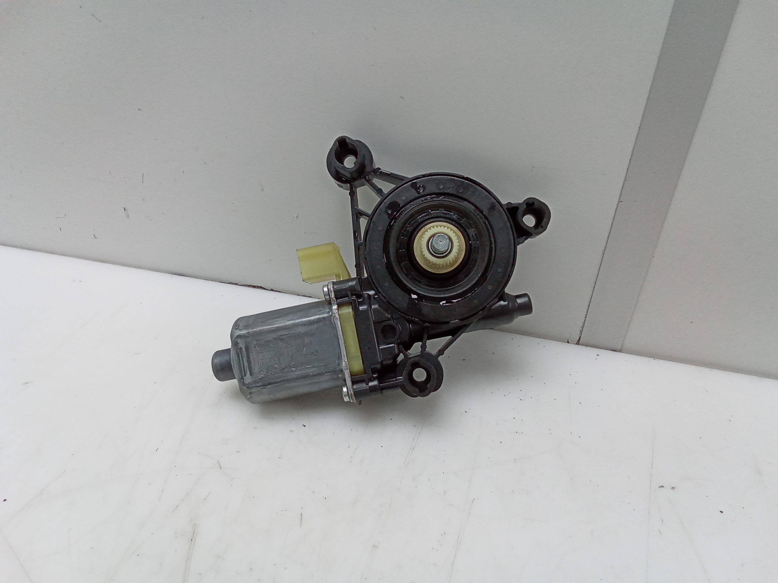 Motor elevalunas delantero derecho volkswagen caddy ocio (sa)(2015->)