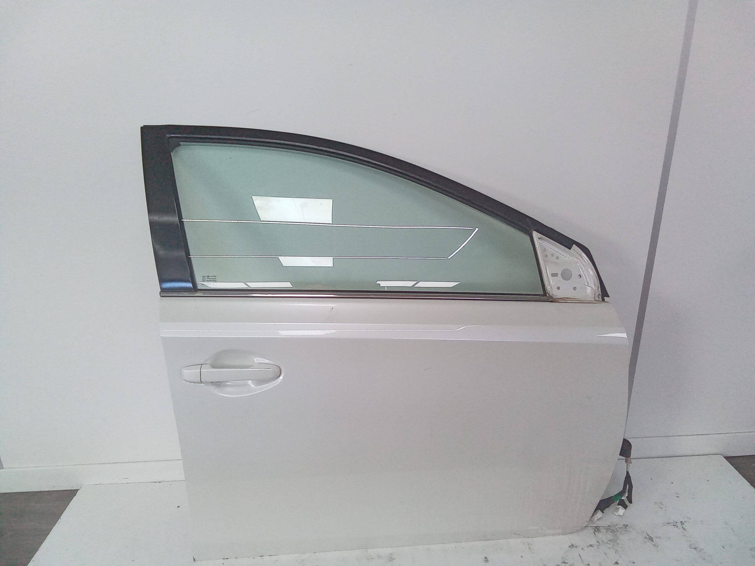 Puerta delantera derecha toyota auris touring sports (e18)(10.2012->)