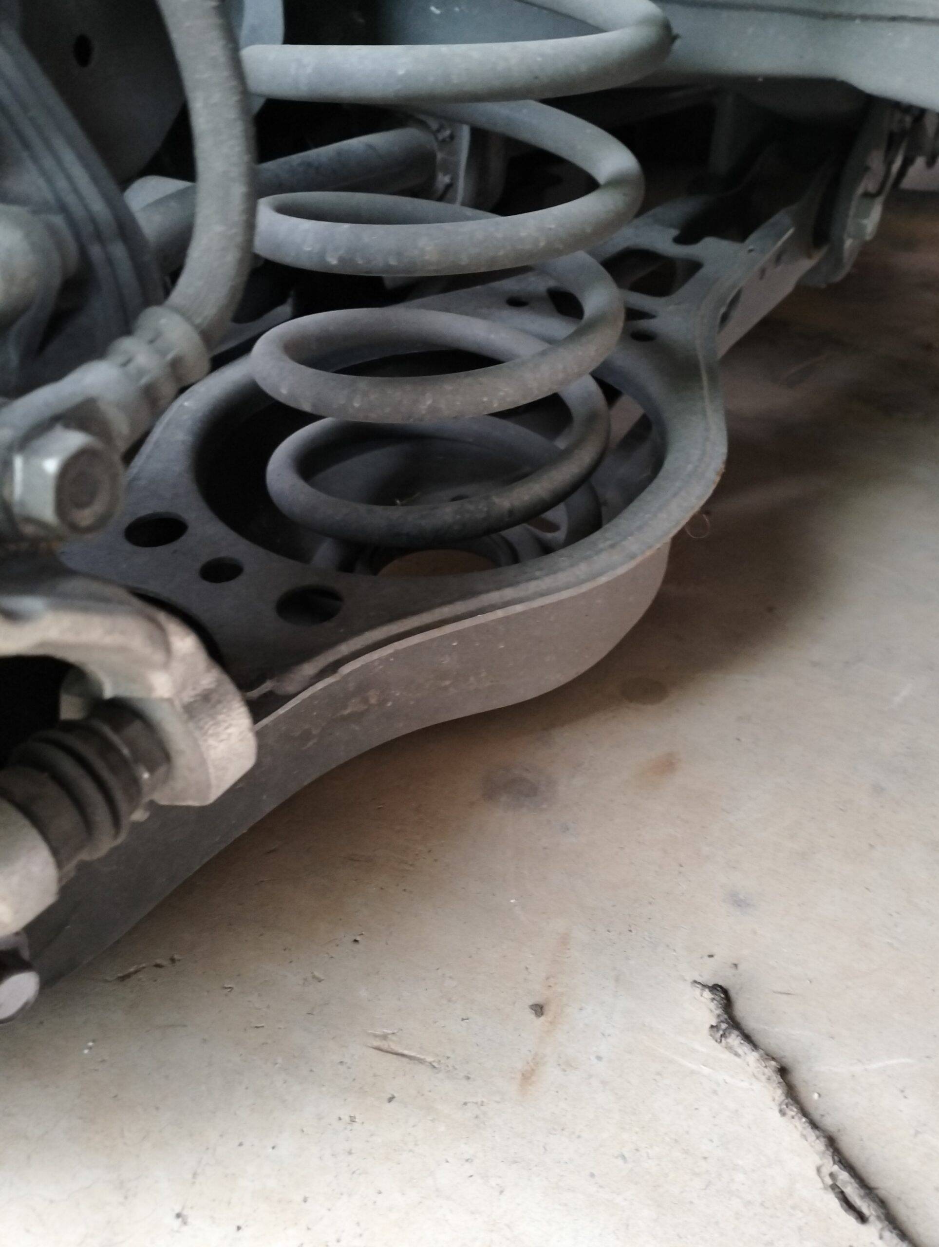 Brazo suspension inferior trasero izquierdo toyota corolla (e21)(2019->)