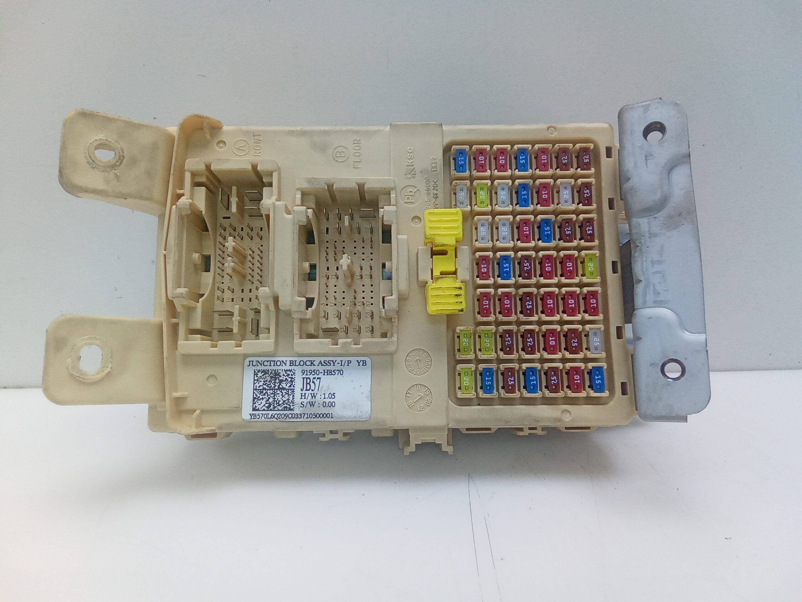 Caja fusibles kia stonic (ybcuv)(2017->)