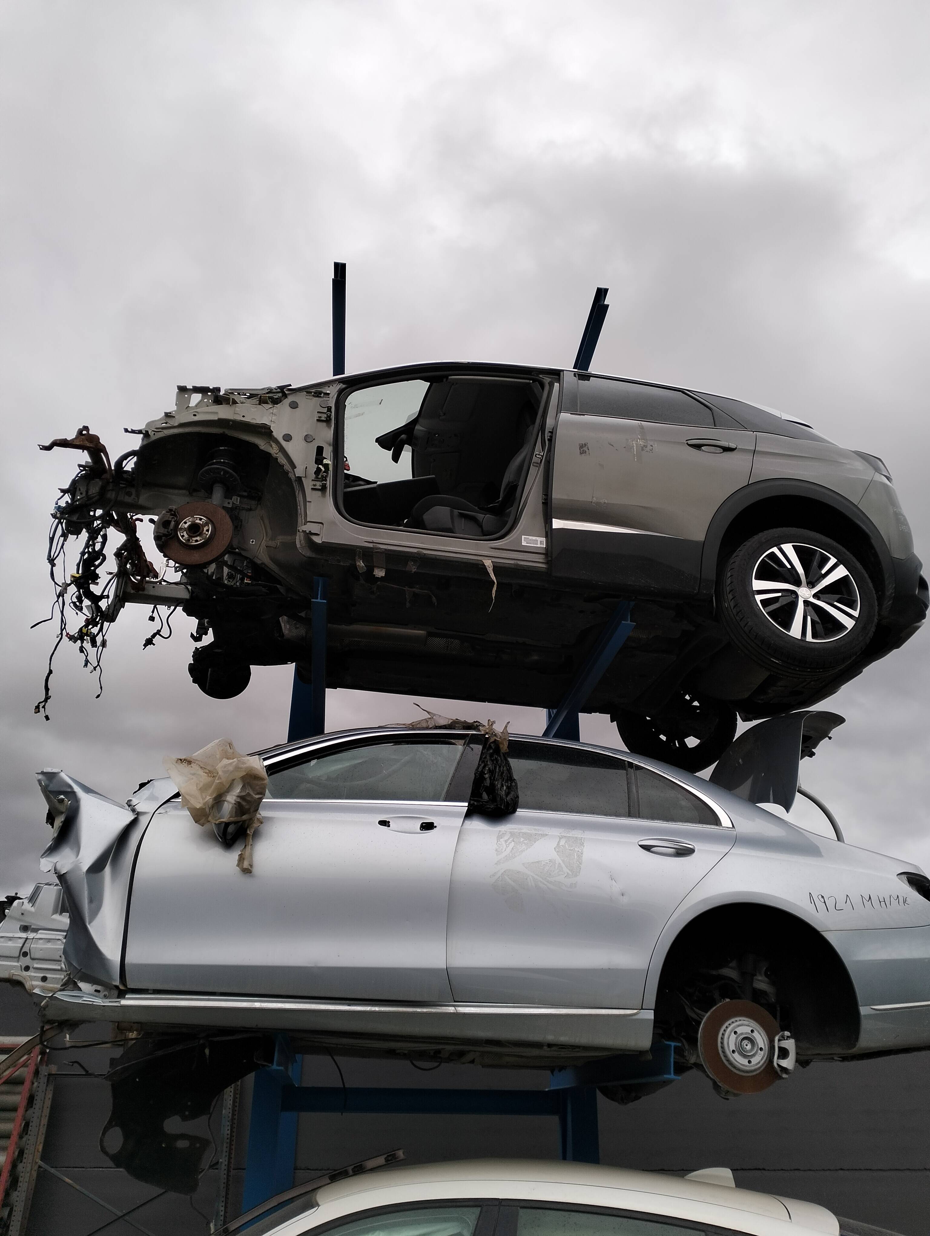 Moldura puerta trasera  izquierda peugeot 3008 (07.2016->)