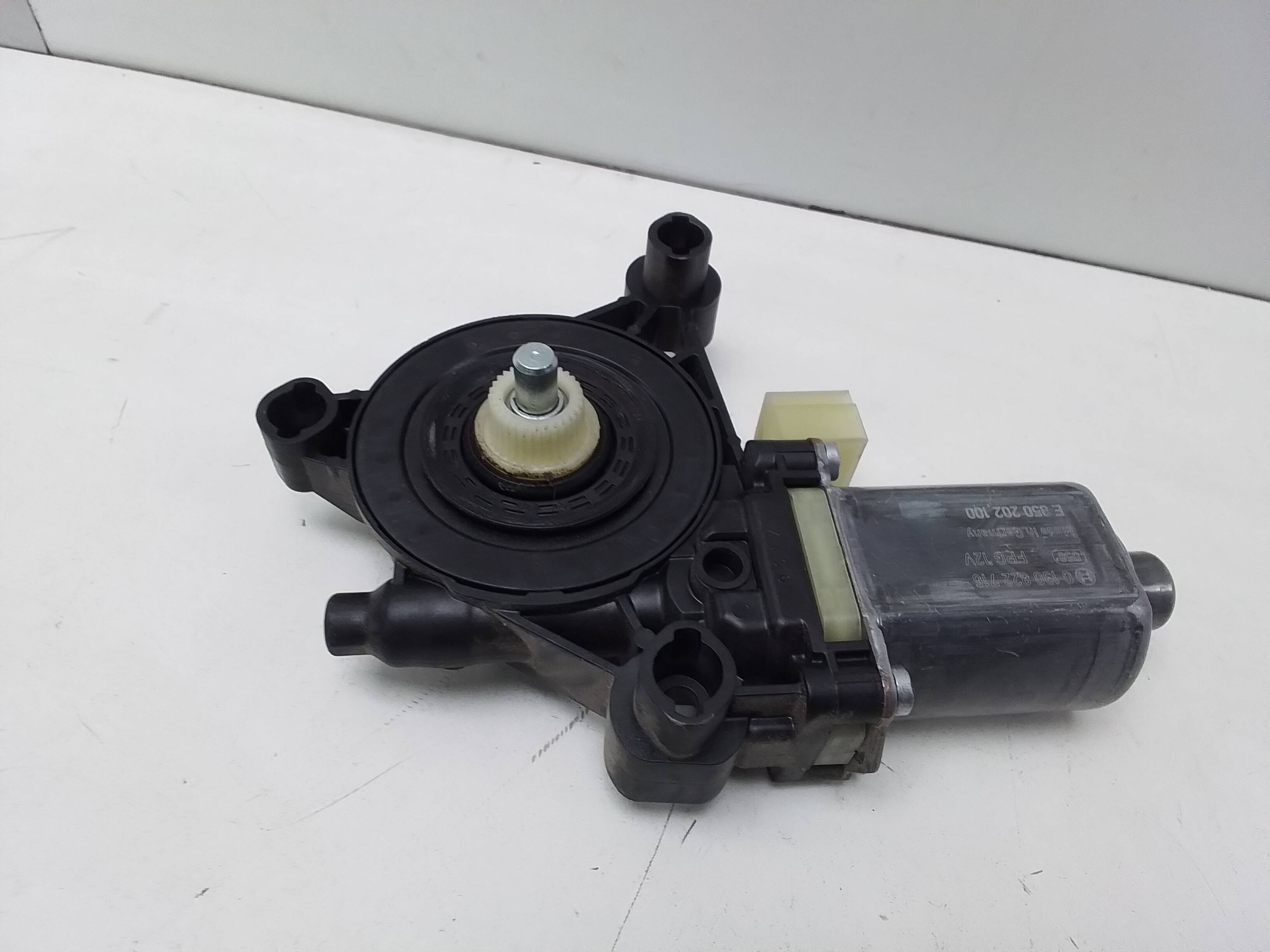 Motor elevalunas delantero derecho seat ateca (kh7)(03.2016->)