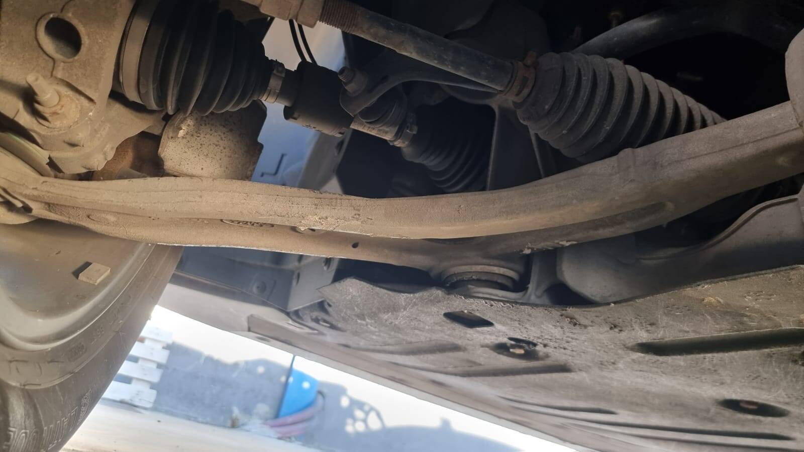 Brazo suspension inferior delantero izquierdo land rover range rover evoque (2018->)