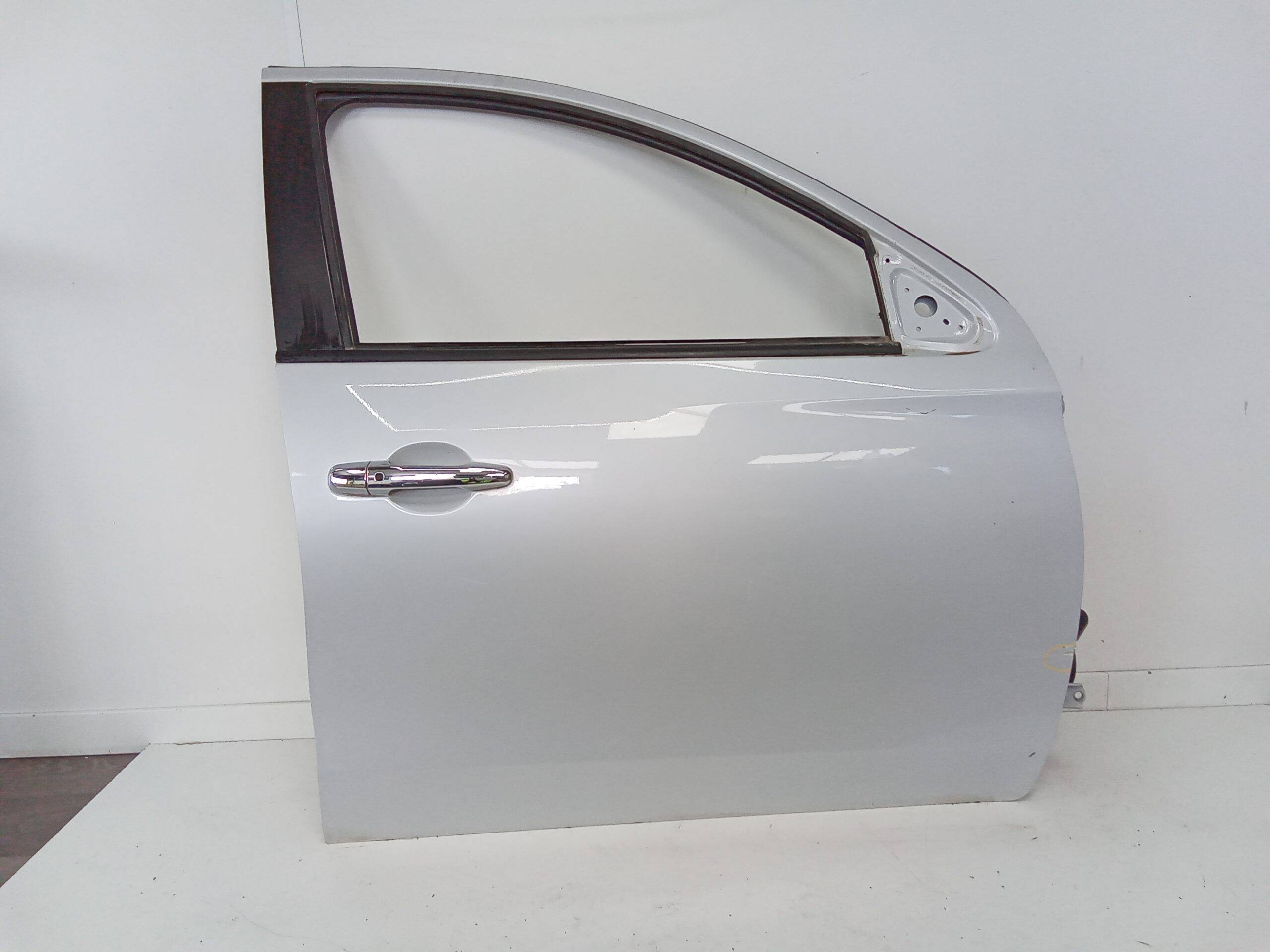 Puerta delantera derecha mitsubishi l 200 (kk0/kl0)(2015->)