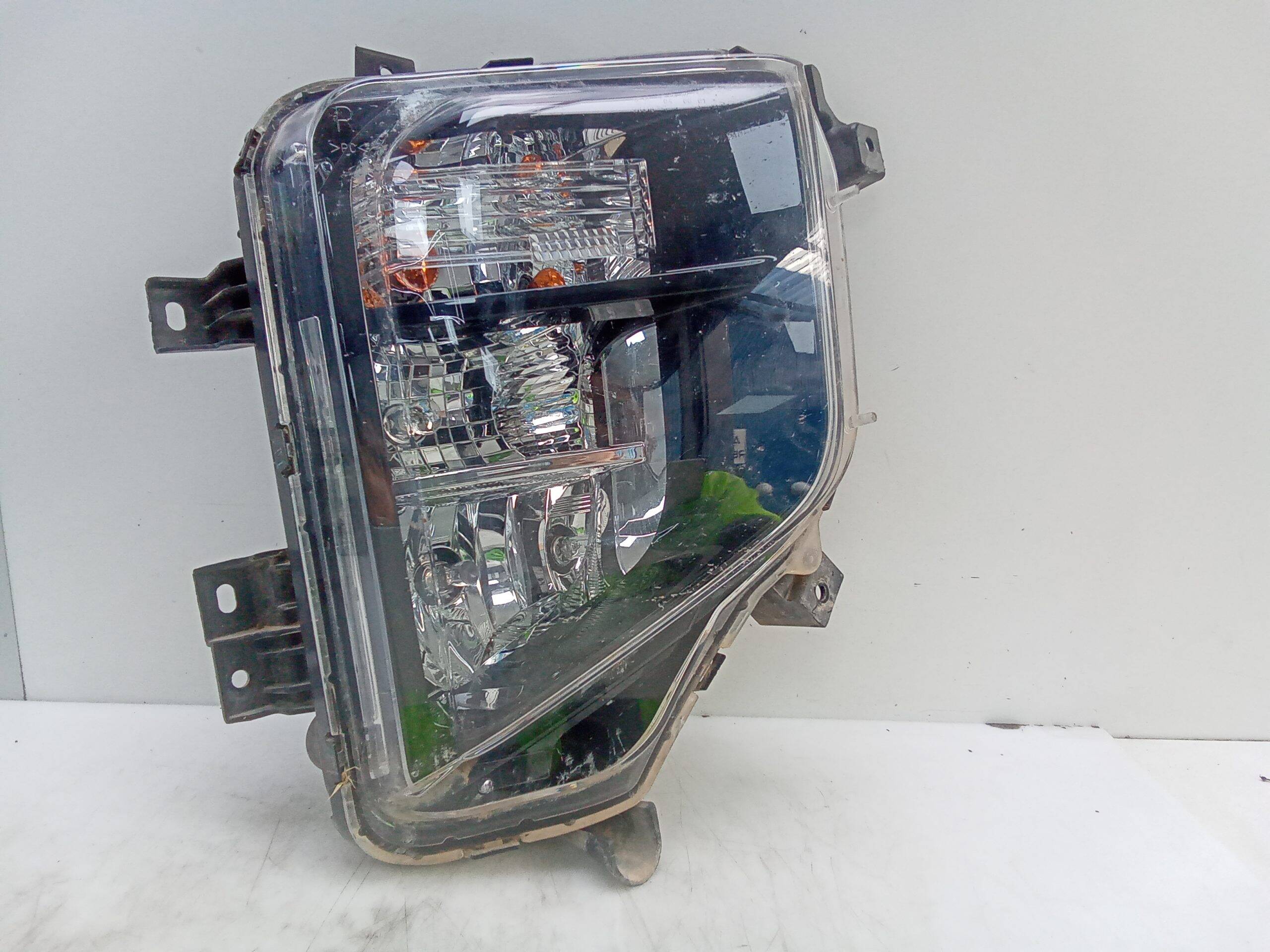 Faro derecho mitsubishi l 200 (kk0/kl0)(2015->)