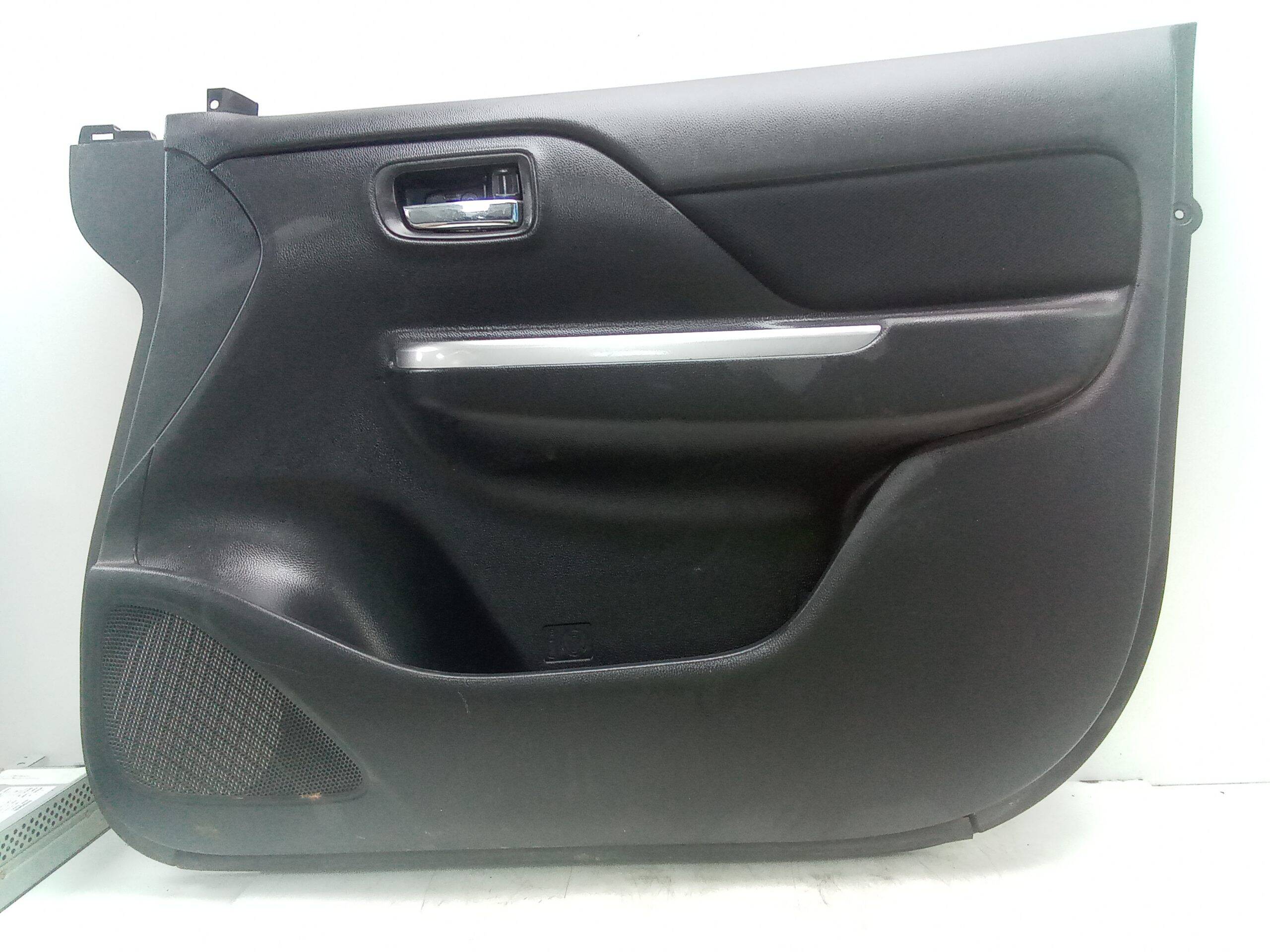 Guarnecido puerta delantera derecha mitsubishi l 200 (kk0/kl0)(2015->)