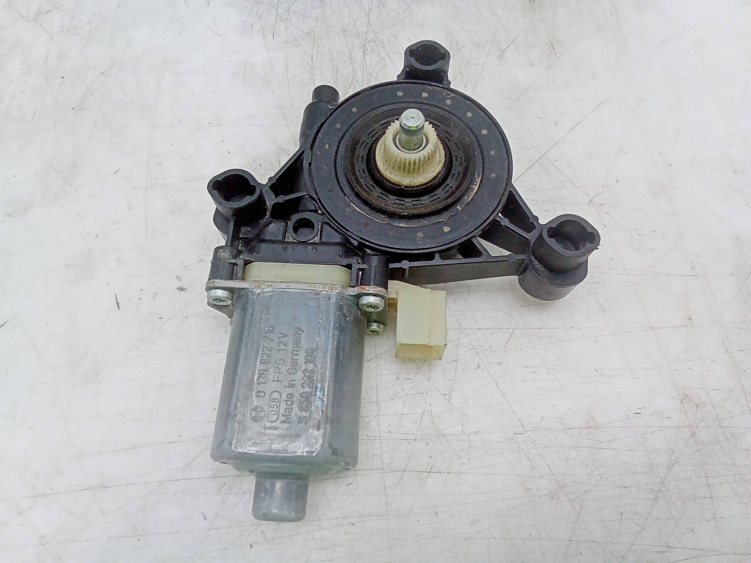 Motor elevalunas delantero derecho seat leon st 5f8 (10.2013->)