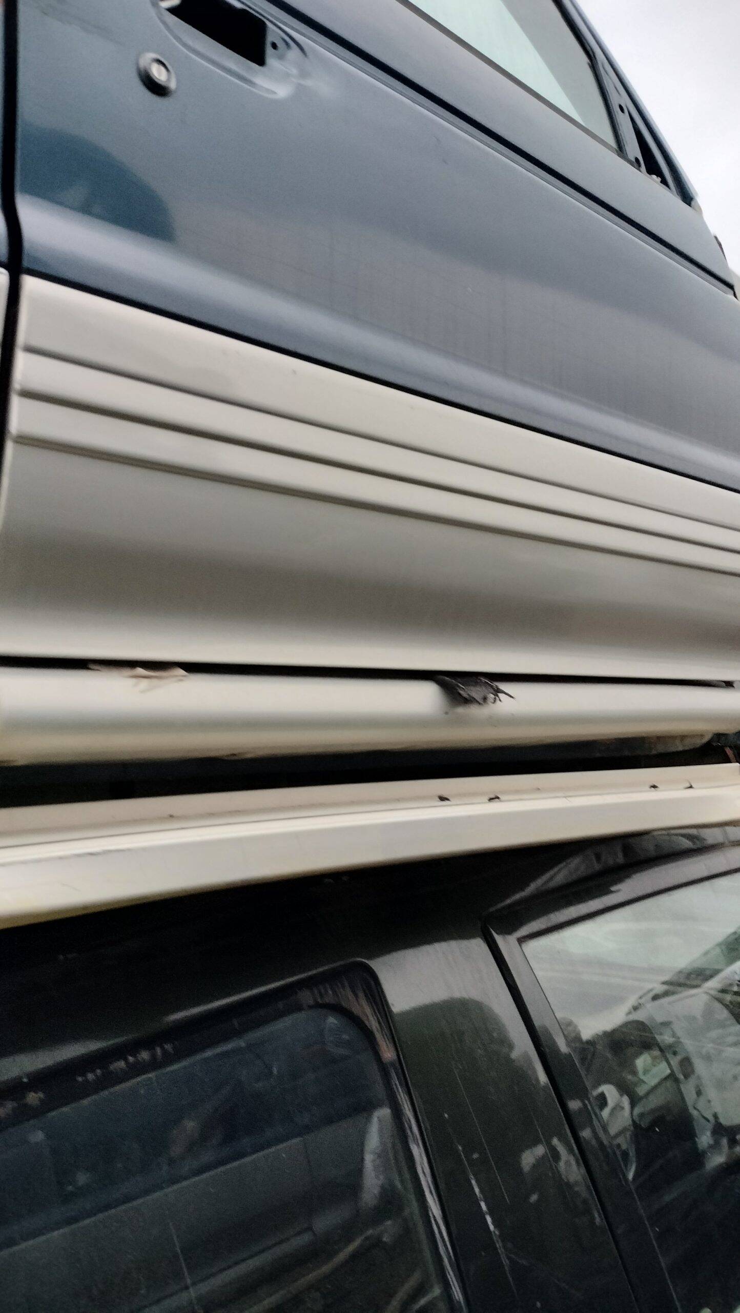 Spoiler talonera derecha mitsubishi montero (v20/v40)(1998->)