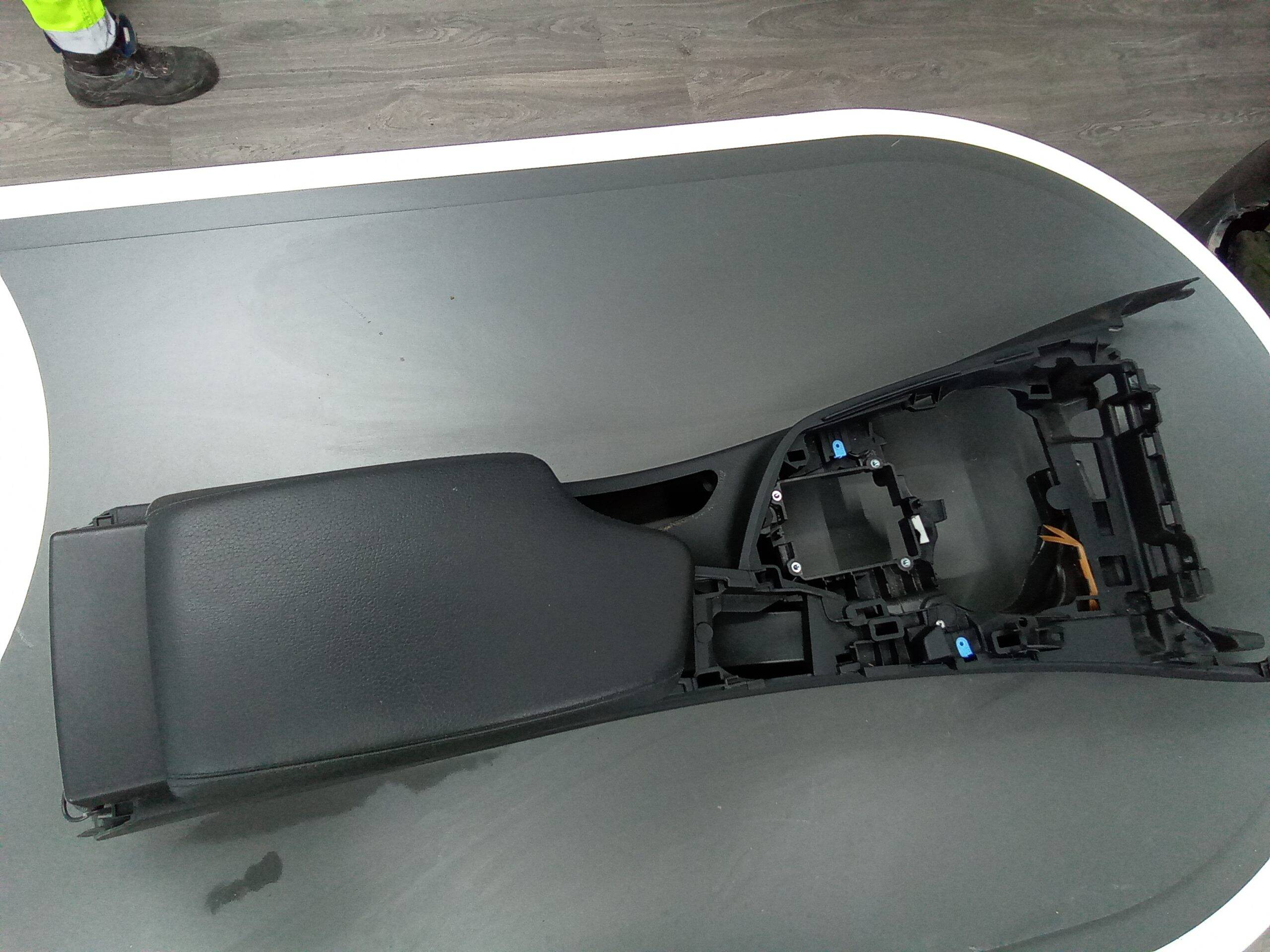 Guarnecido consola central seat ibiza (kj1)(2017->)