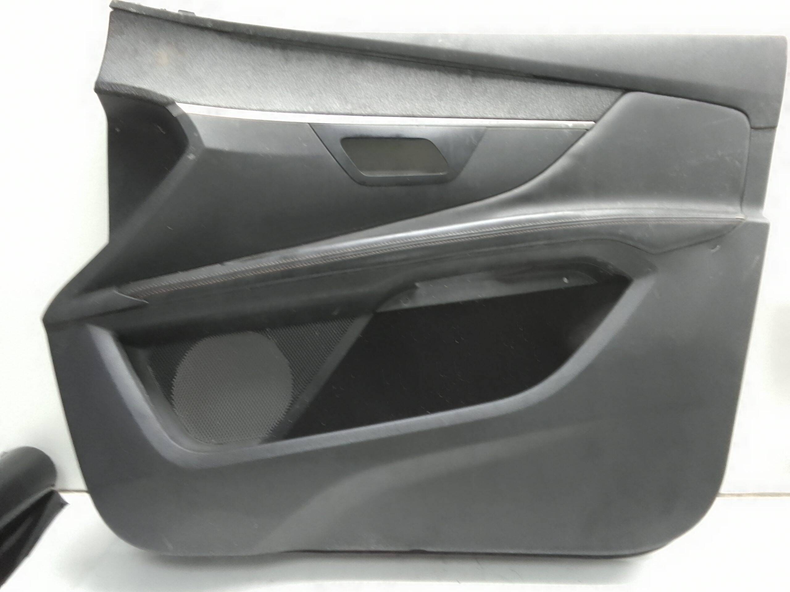 Moldura puerta  delantera derecha peugeot 3008 (05.2009->)