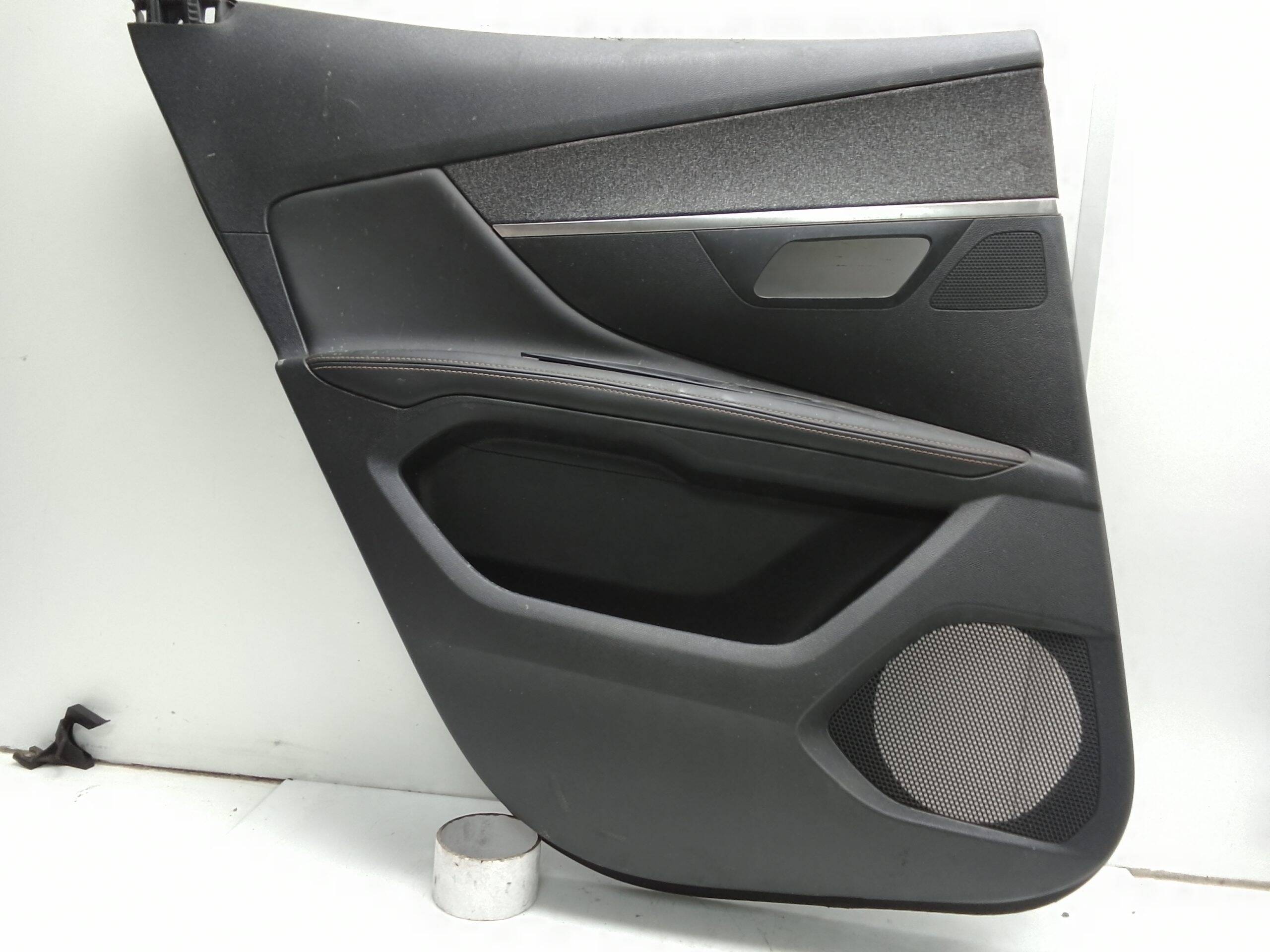 Moldura puerta trasera derecha peugeot 3008 (05.2009->)