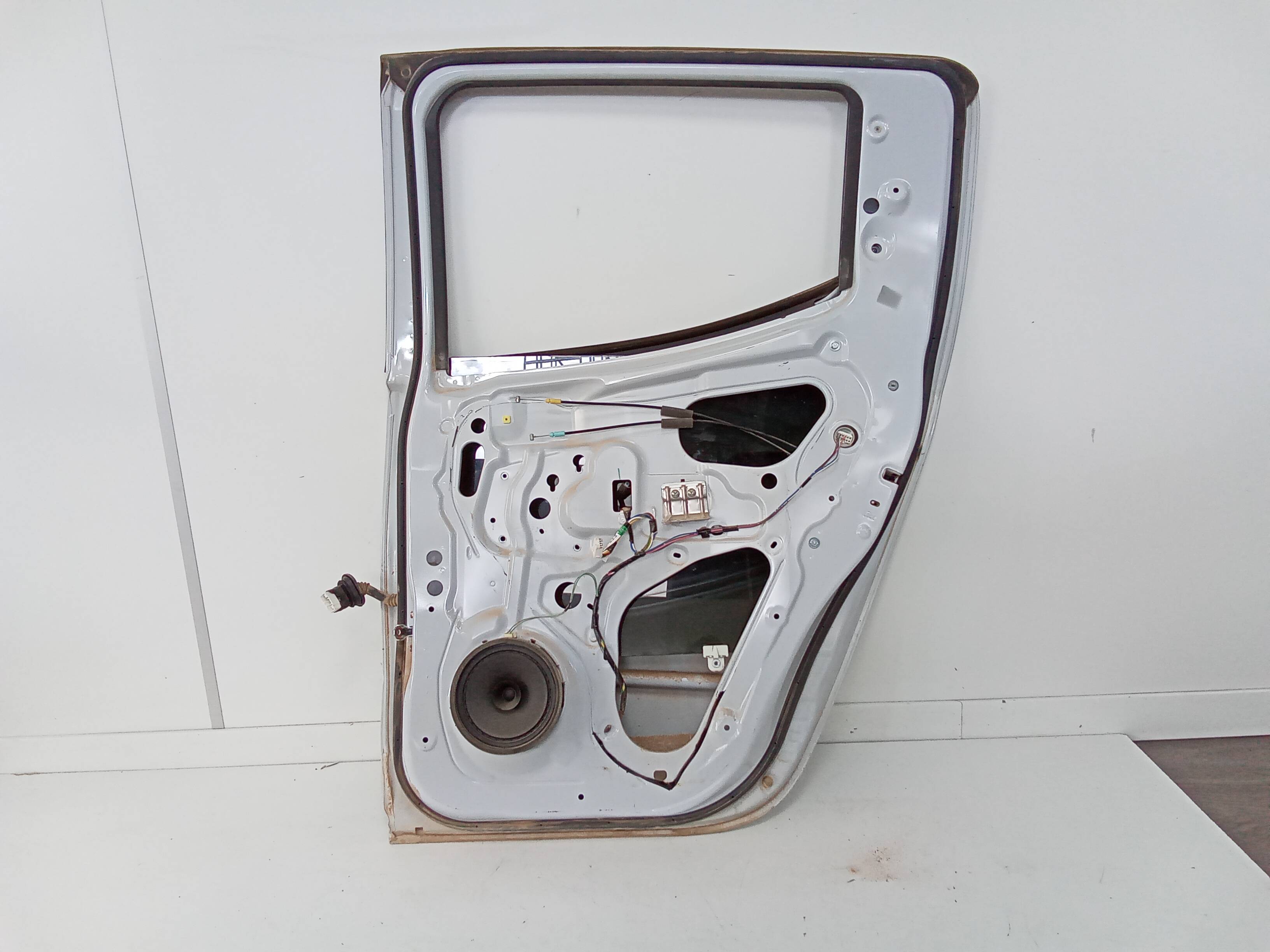 Puerta trasera derecha mitsubishi l 200 (kk0/kl0)(2015->)